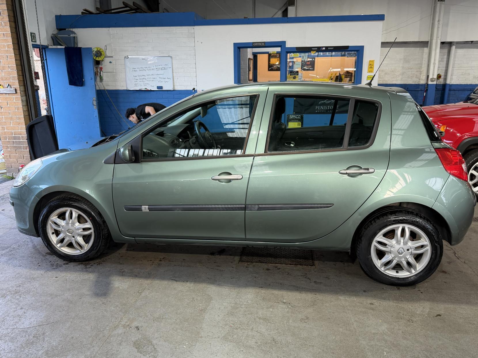 Renault Clio - Image 6