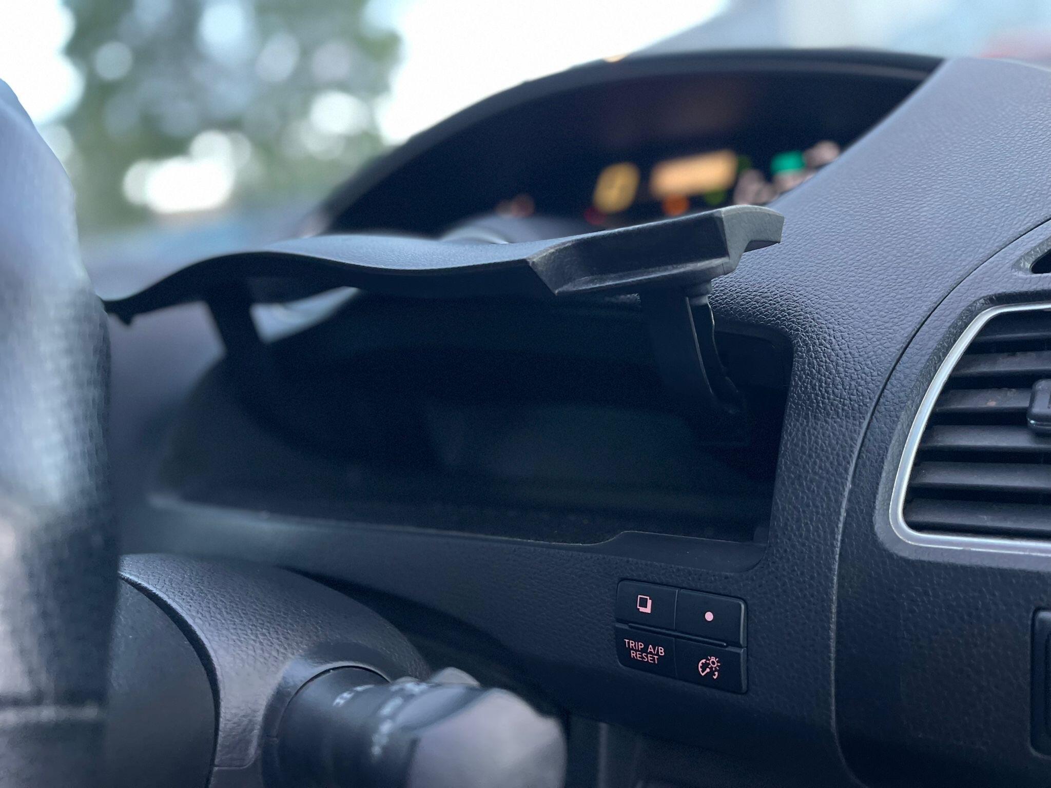 Nissan Serena - Image 18