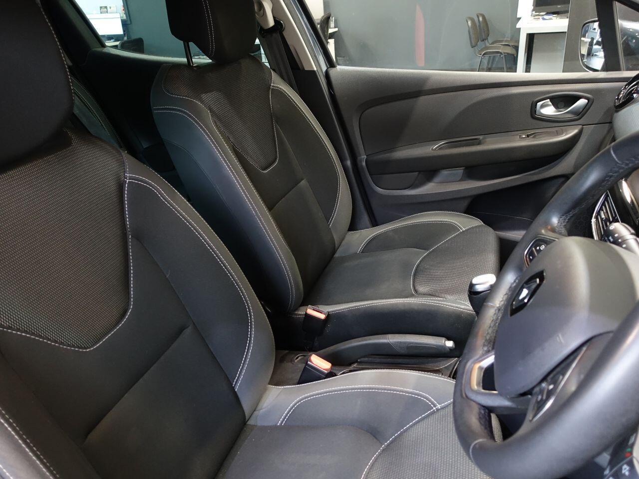 Renault Clio - Image 13