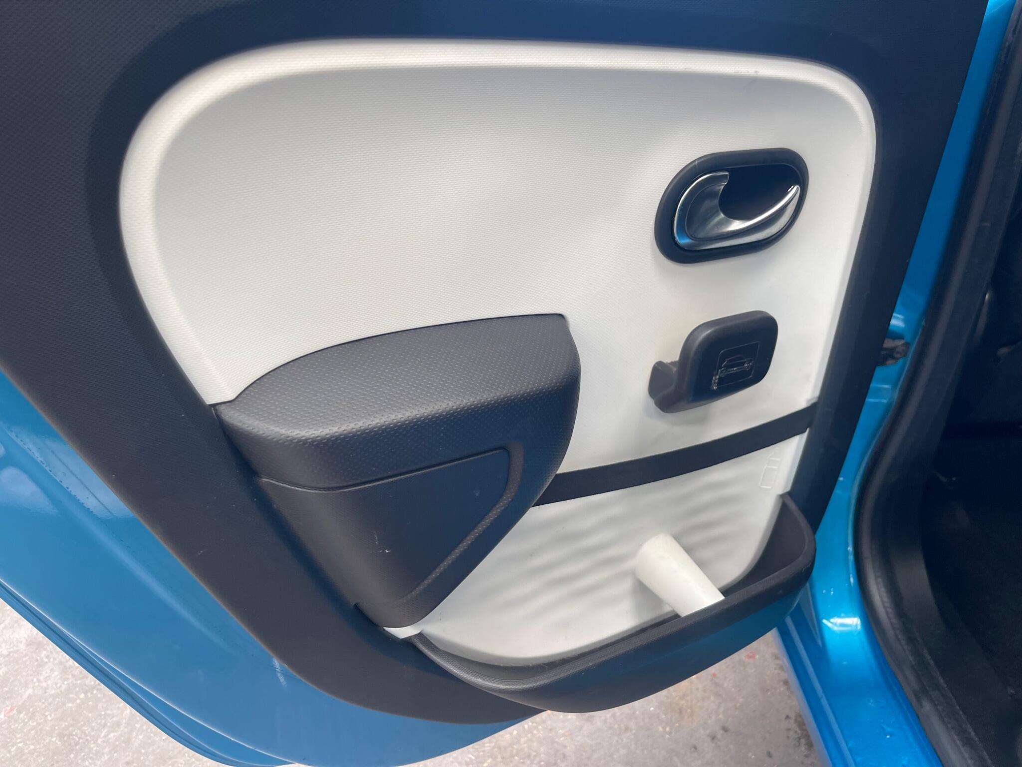 Renault Twingo - Image 19