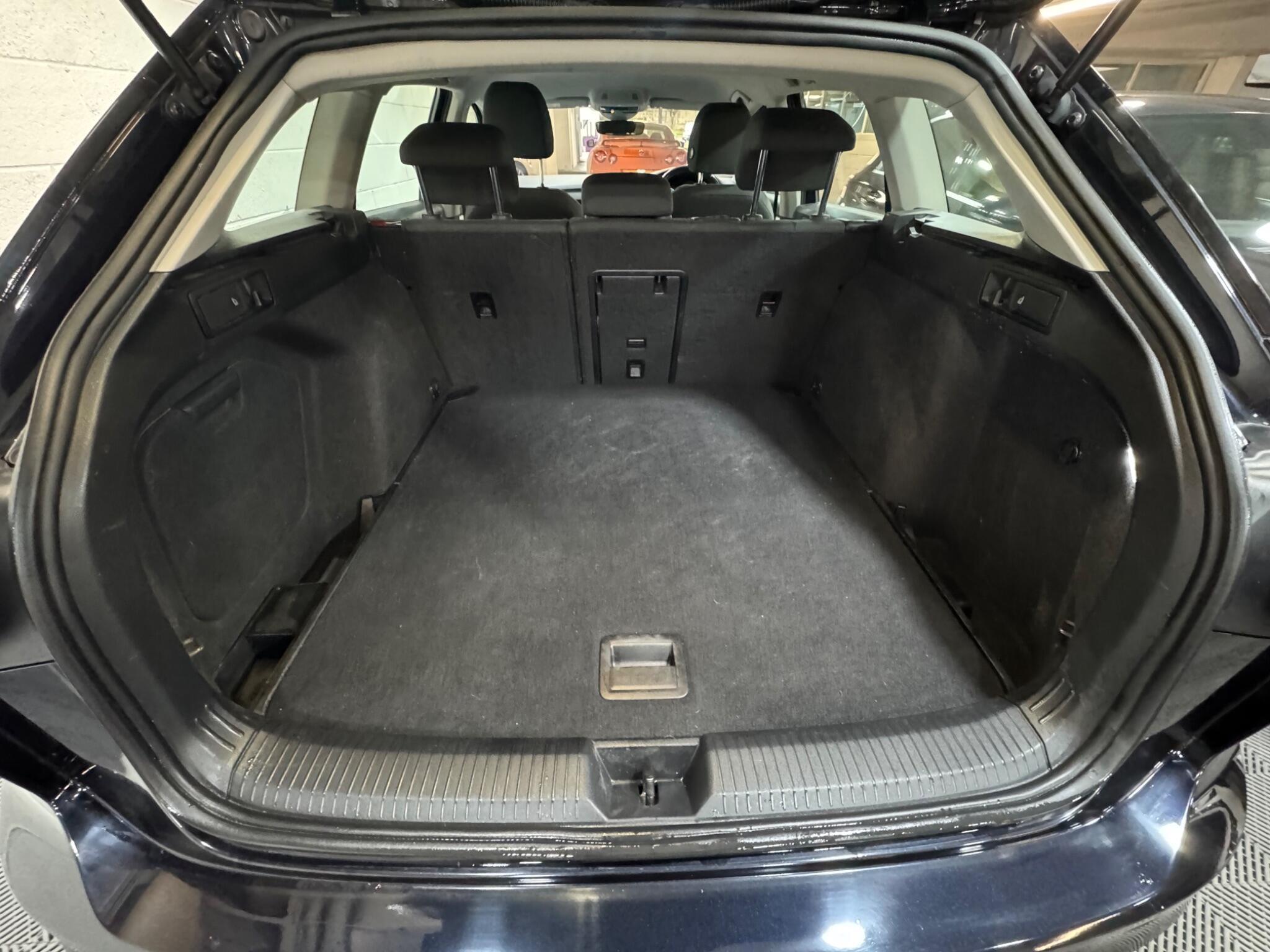 Volkswagen Golf - Image 12