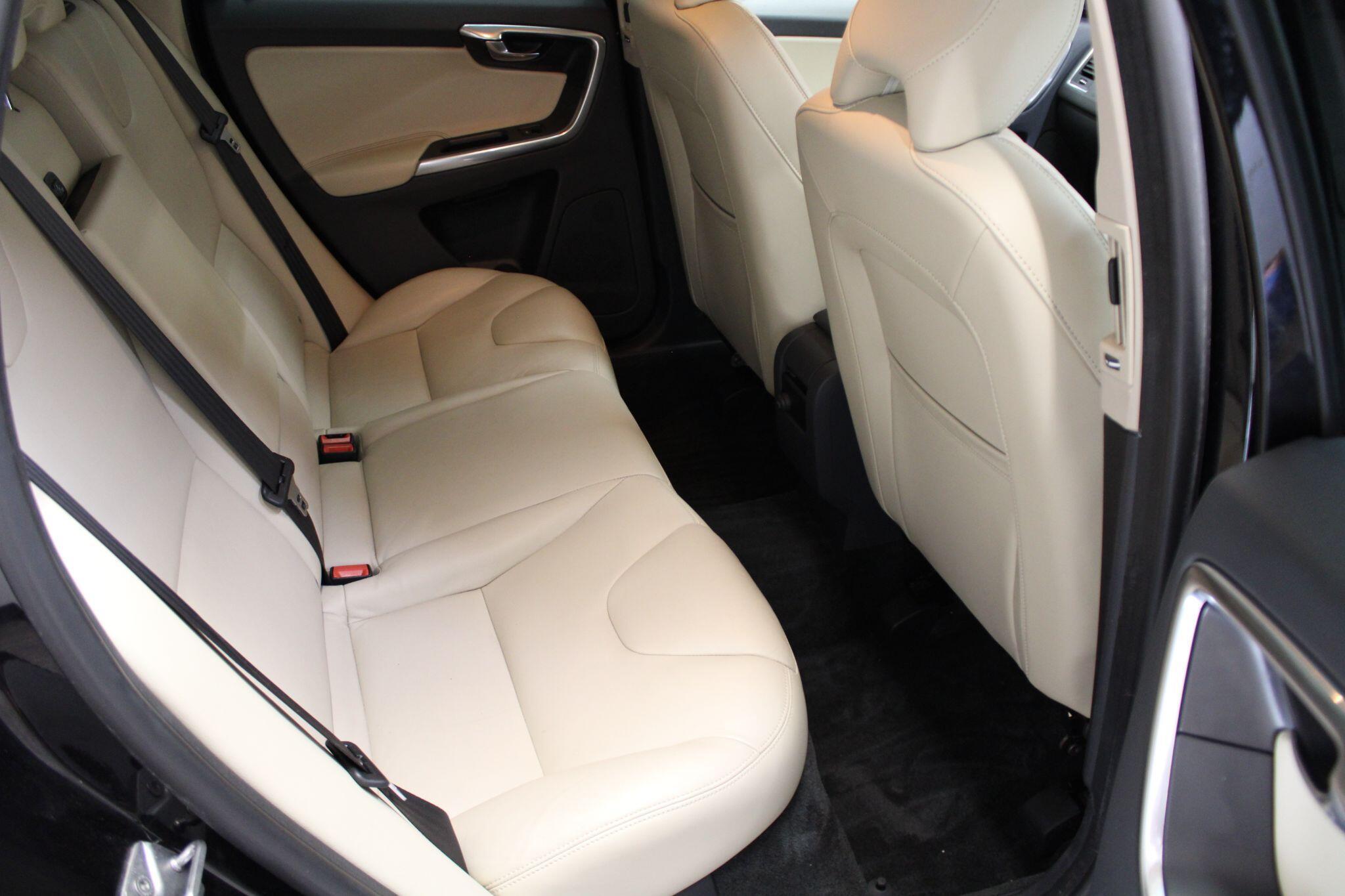 Volvo XC60 - Image 42