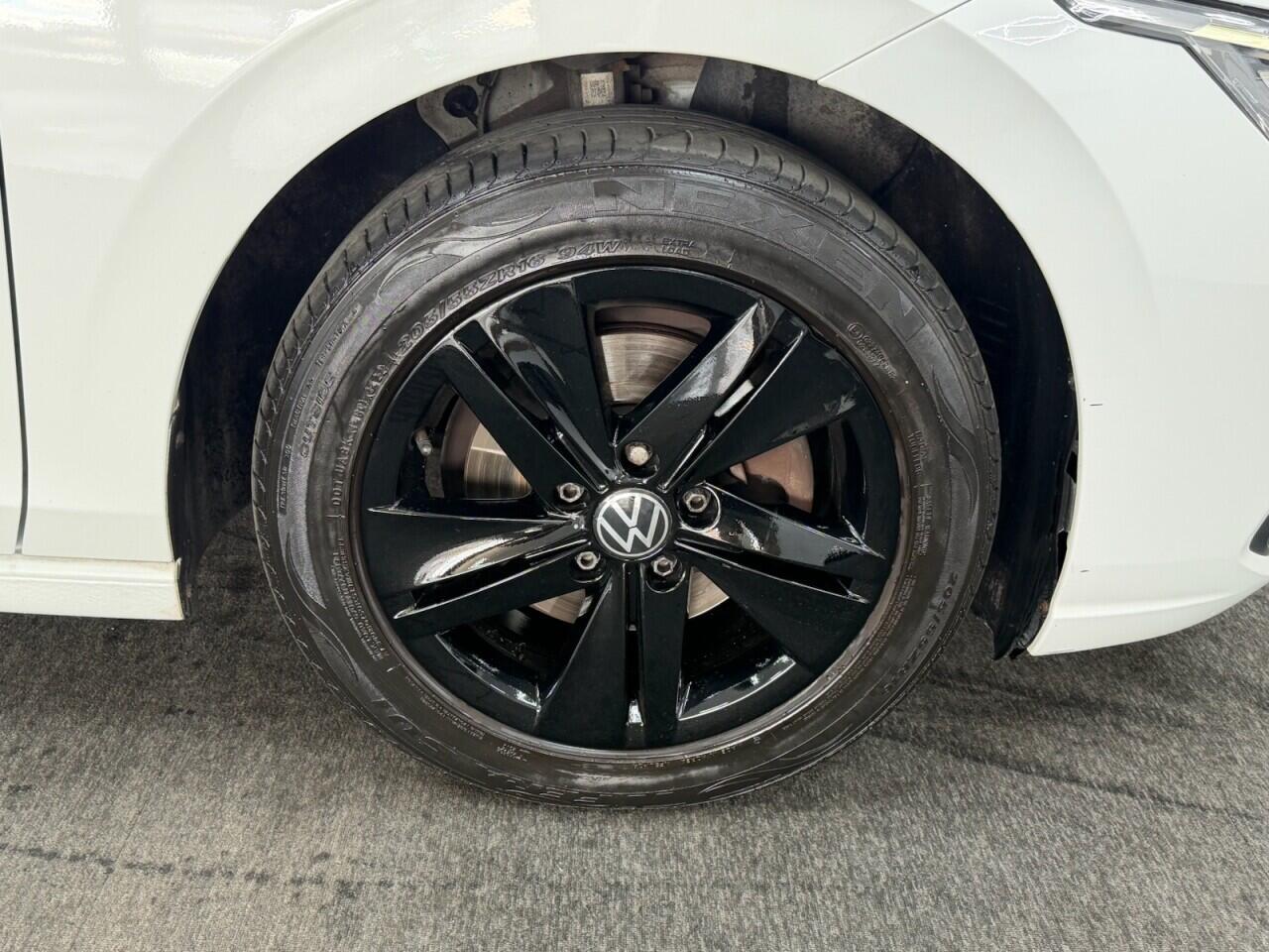 Volkswagen Golf - Image 11