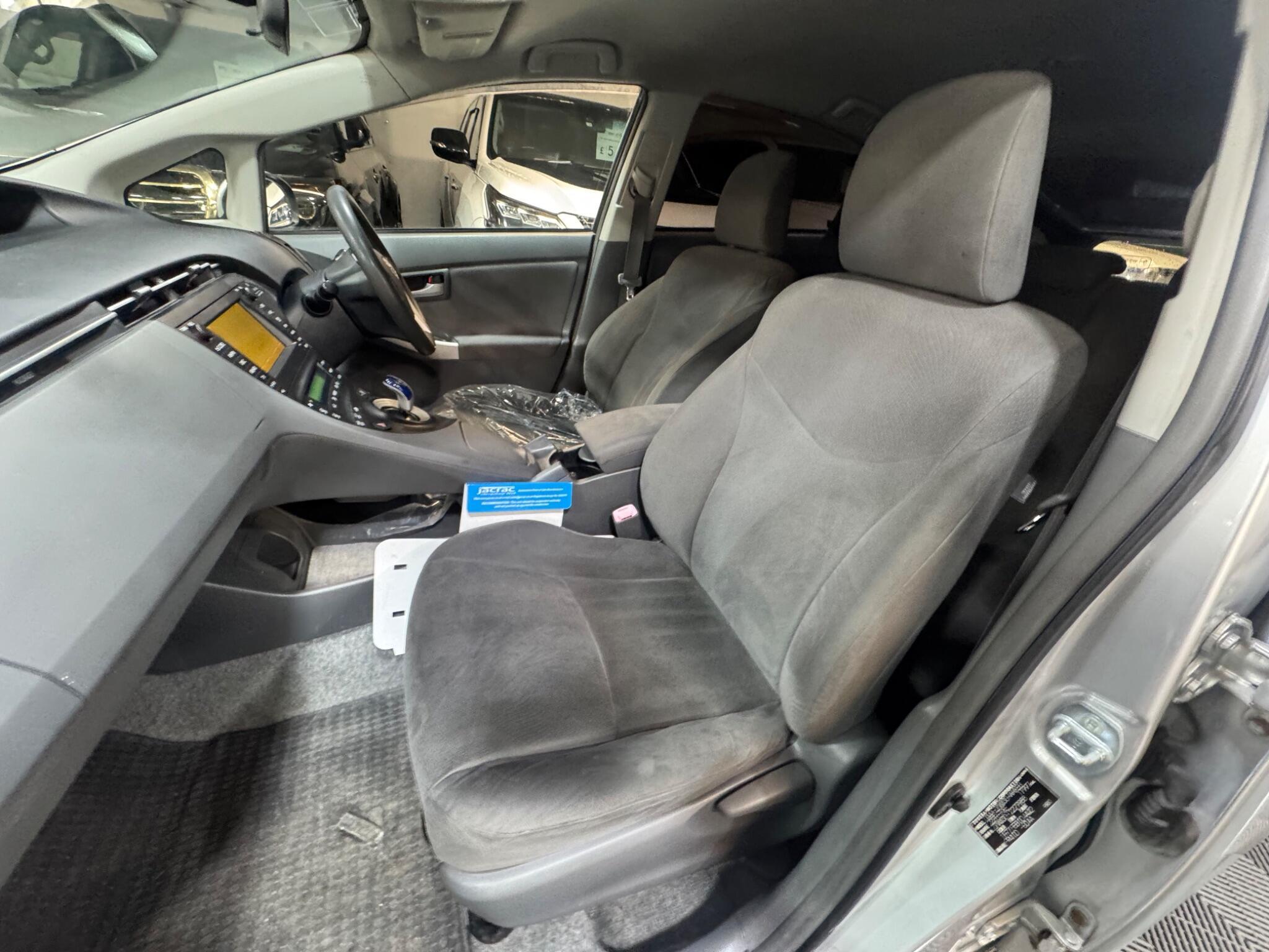 Toyota Prius - Image 9