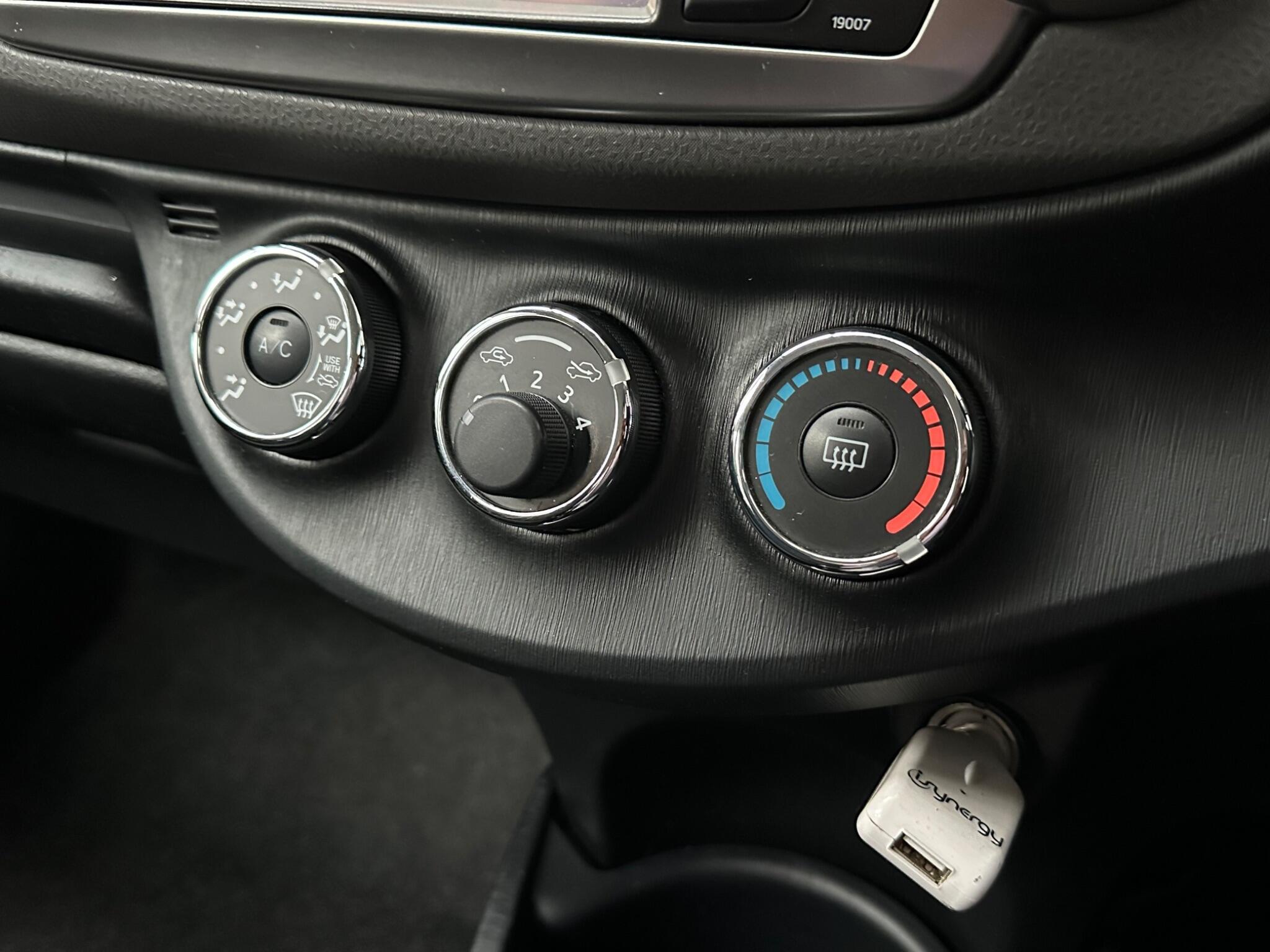 Toyota Yaris - Image 8
