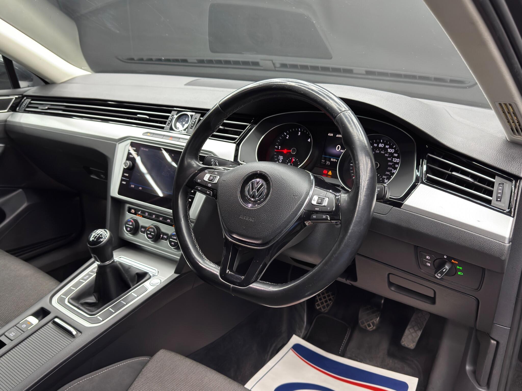 Volkswagen Passat - Image 9