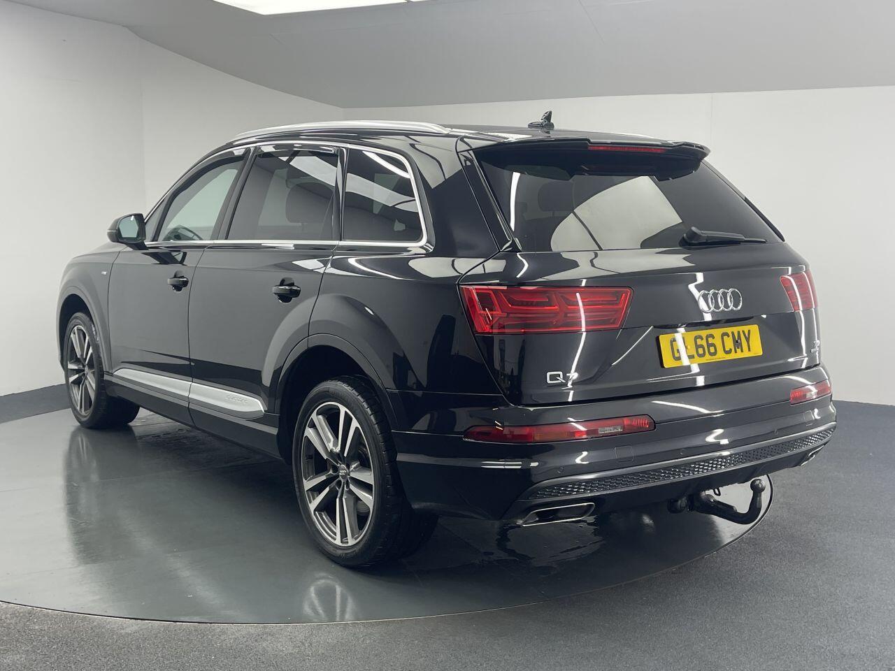 Audi Q7 - Image 9