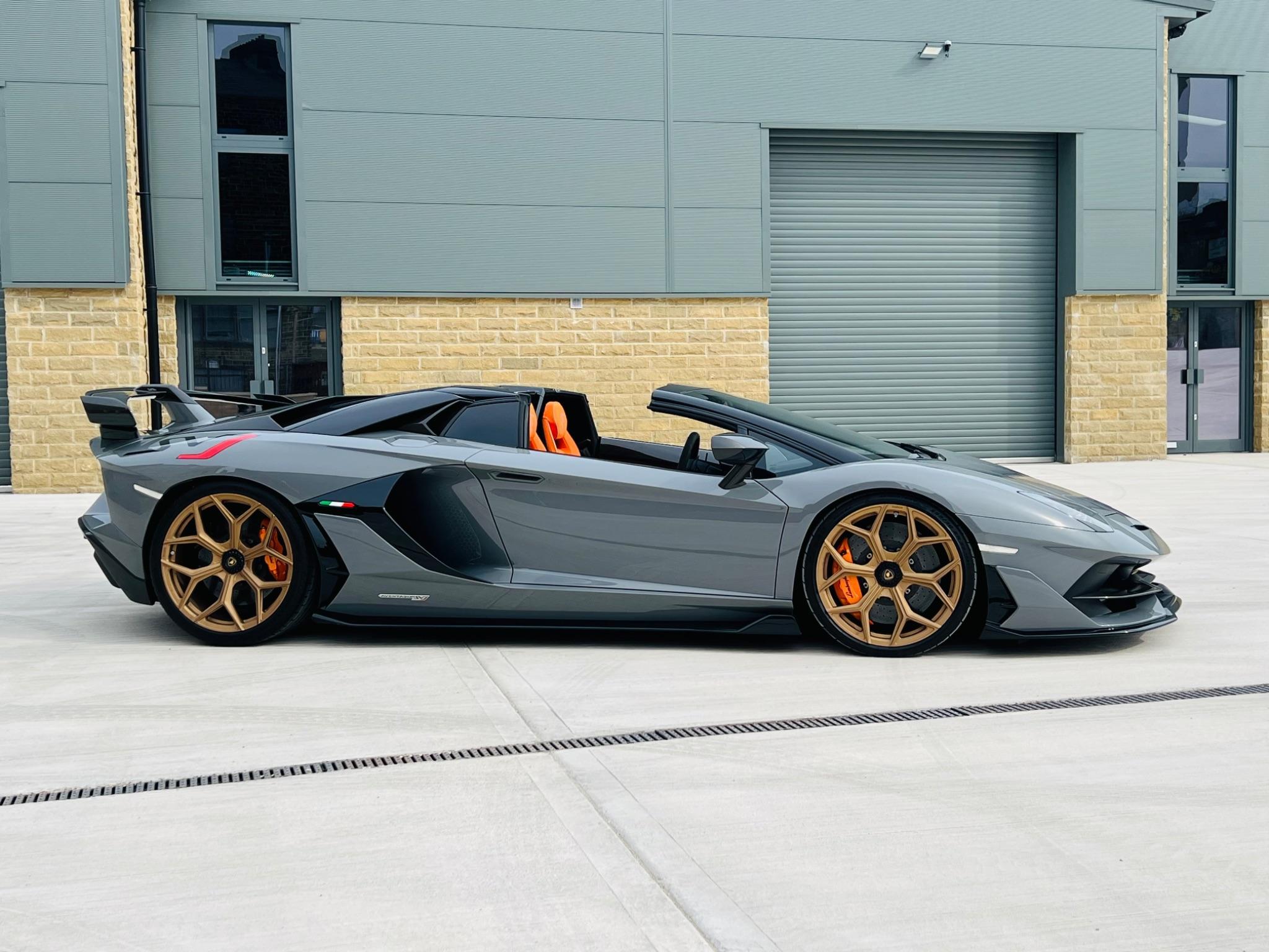 Lamborghini Aventador - Image 5