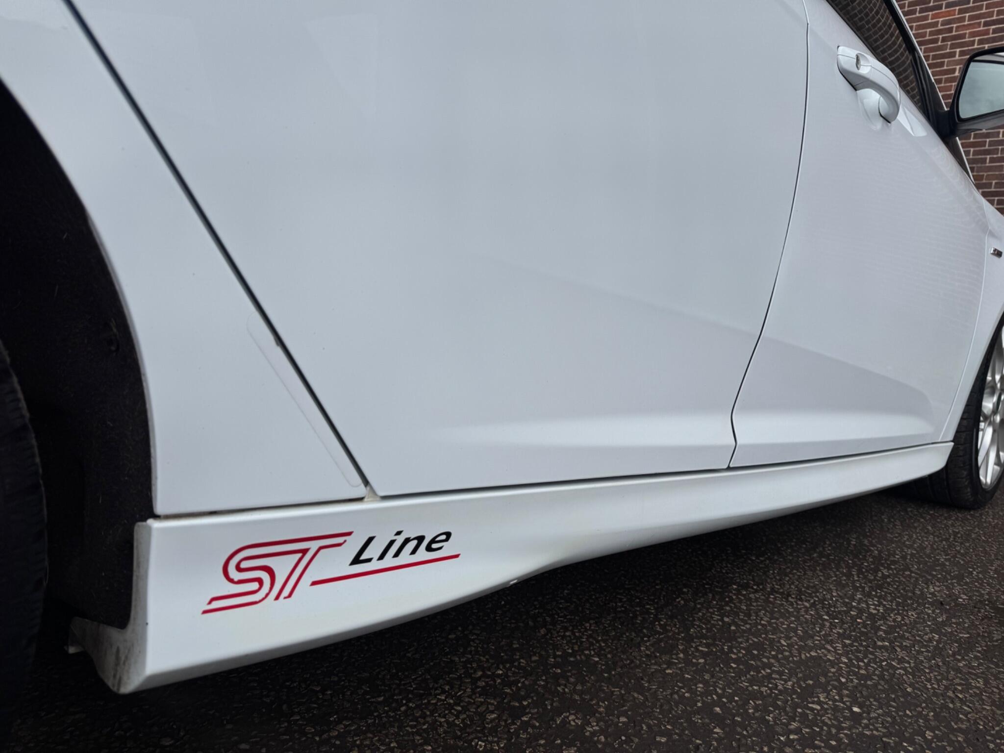 Ford Focus - Image 13