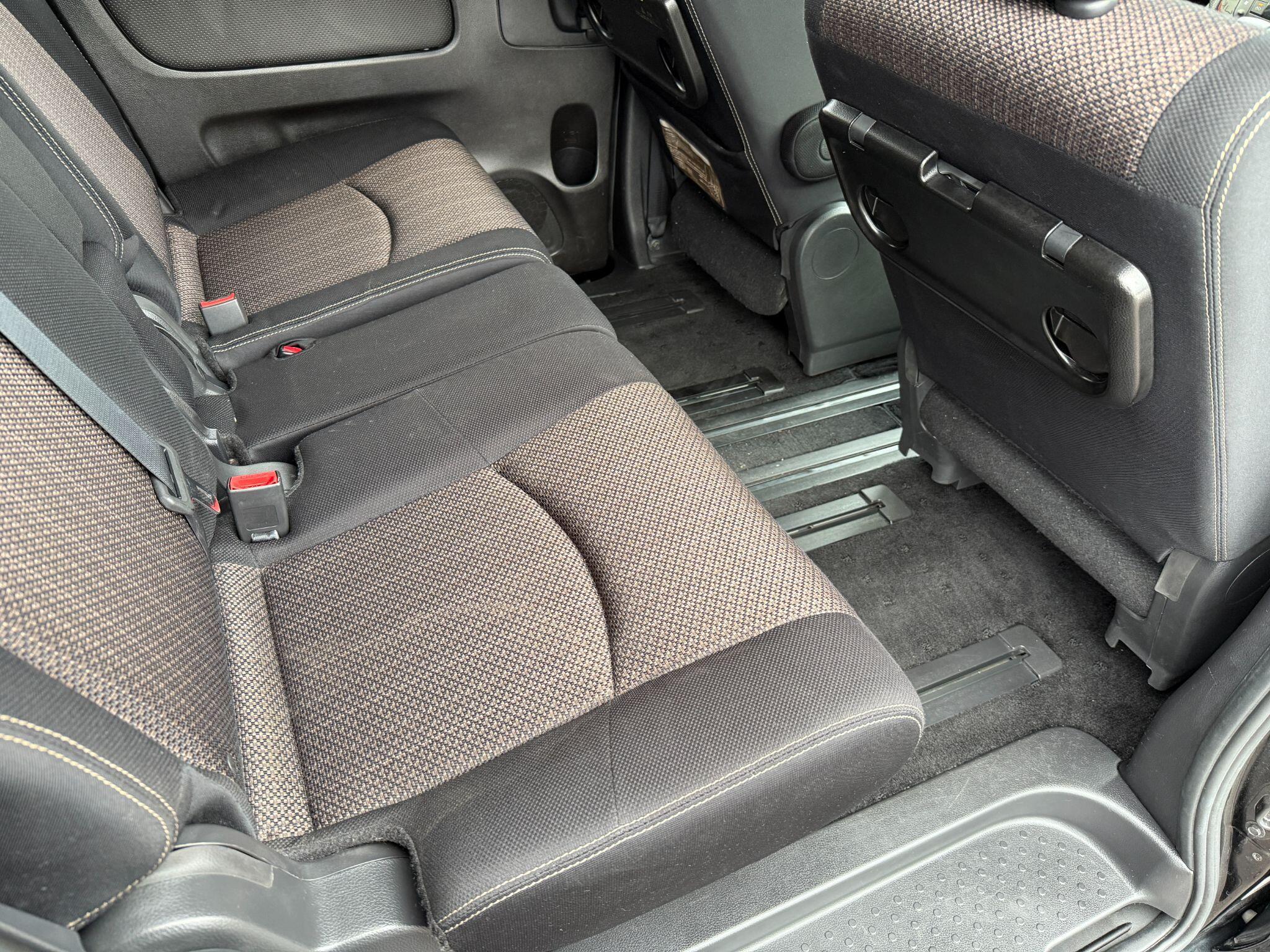 Nissan Serena - Image 28