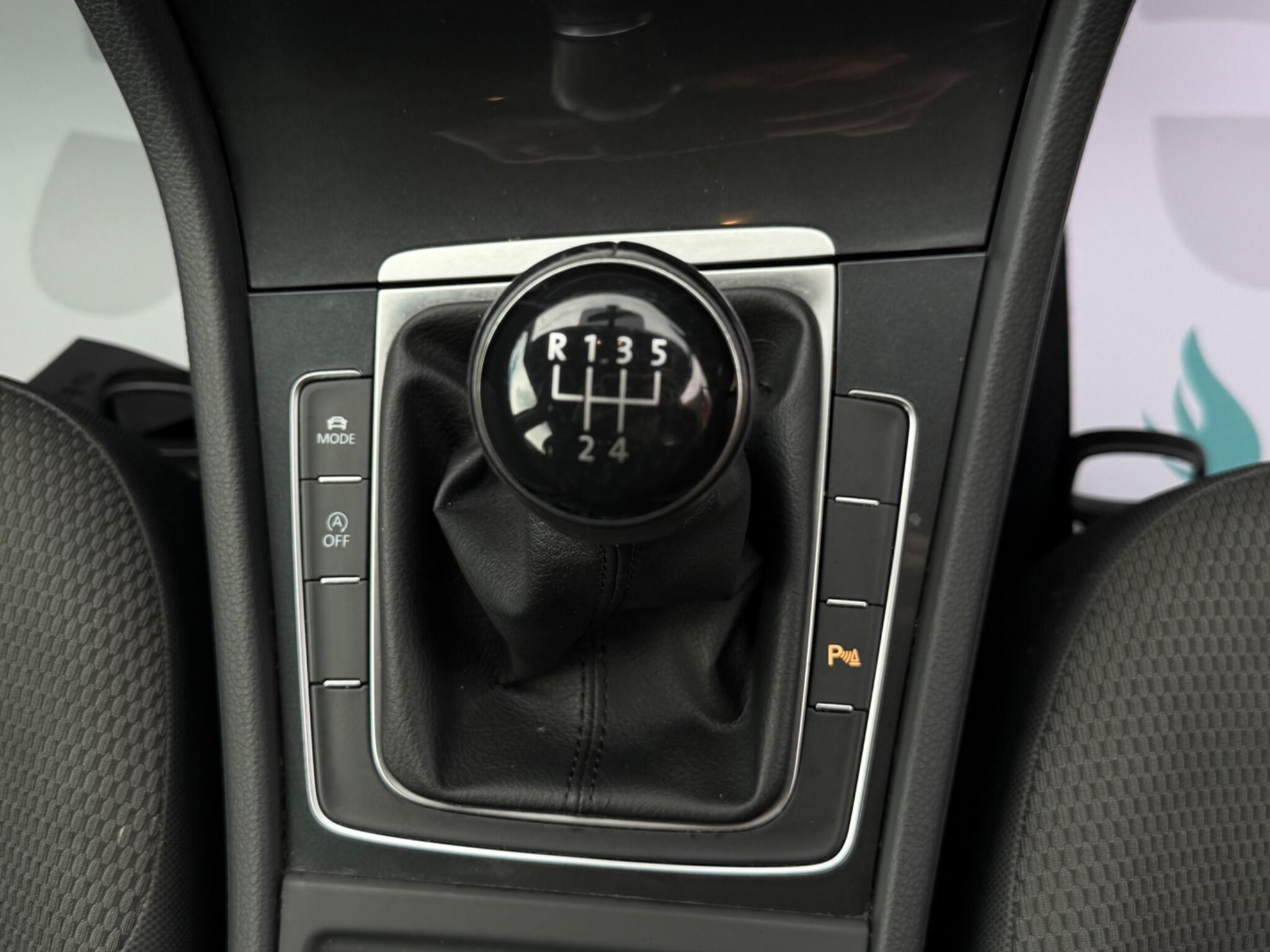 Volkswagen Golf - Image 26