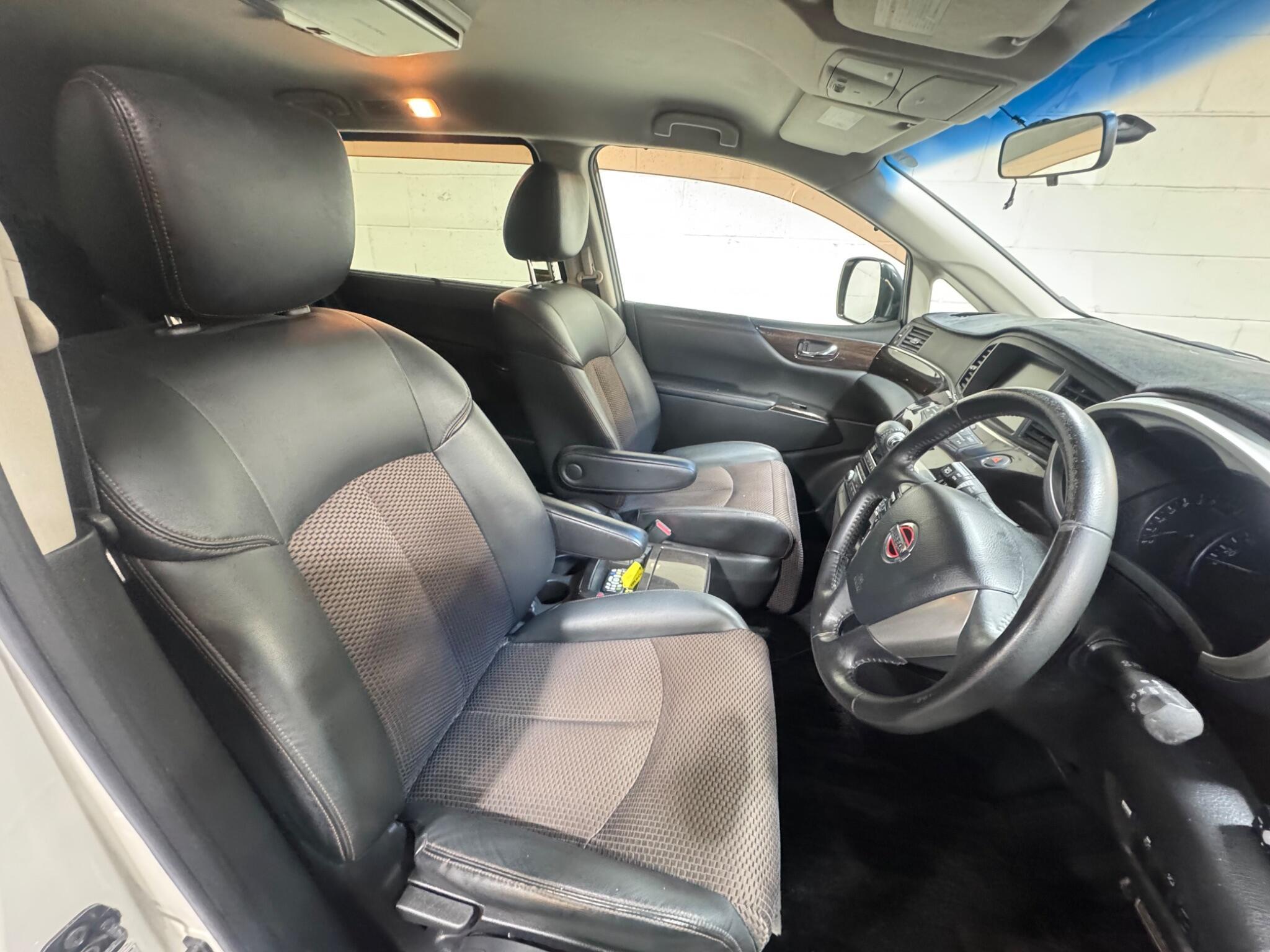 Nissan Elgrand - Image 8