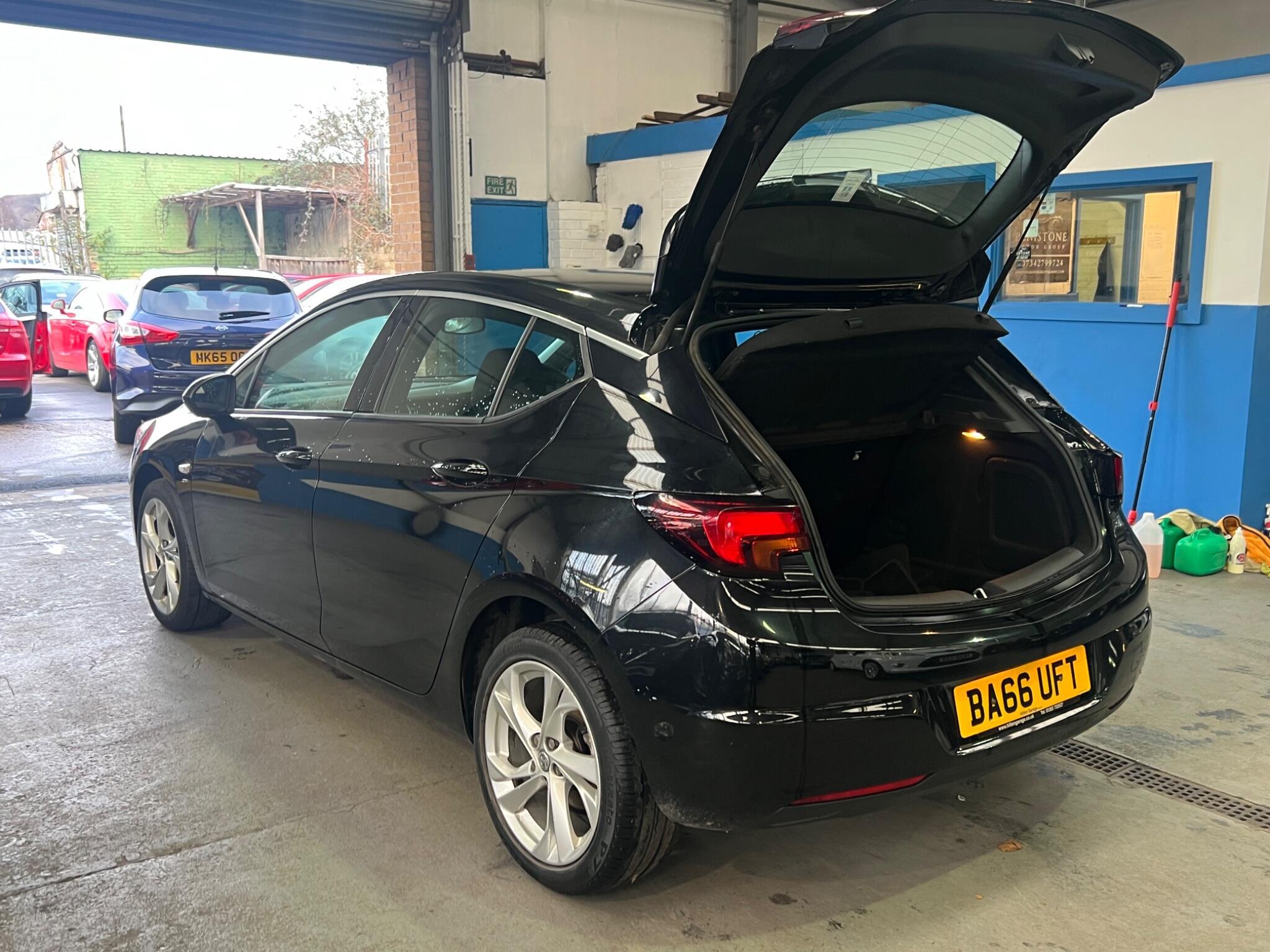 Vauxhall Astra - Image 9