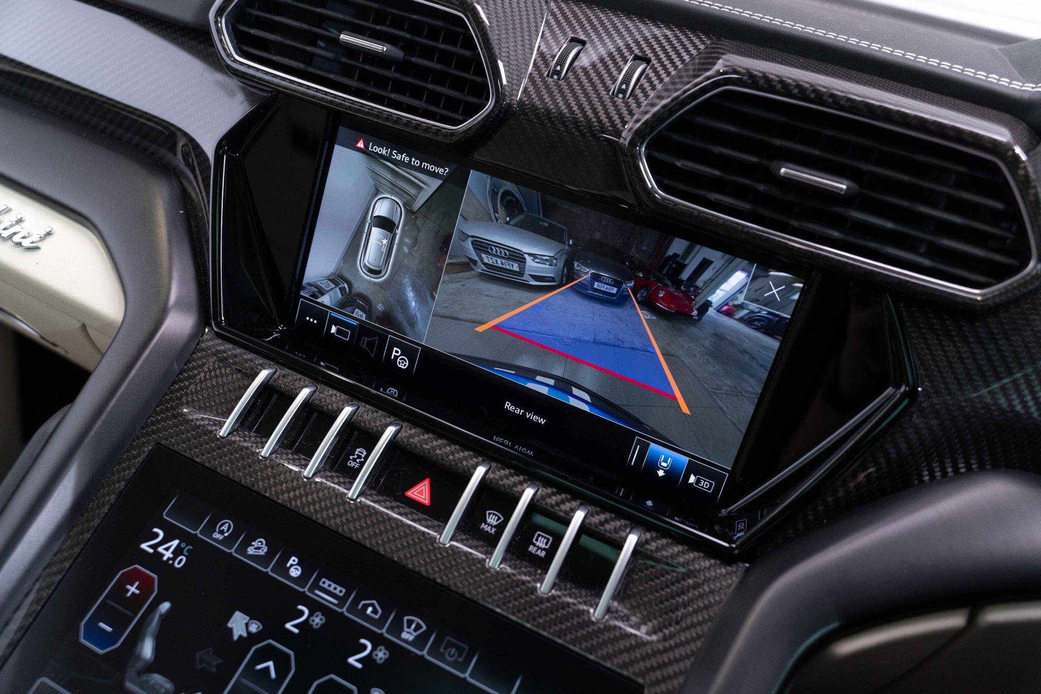 Lamborghini Urus - Image 58