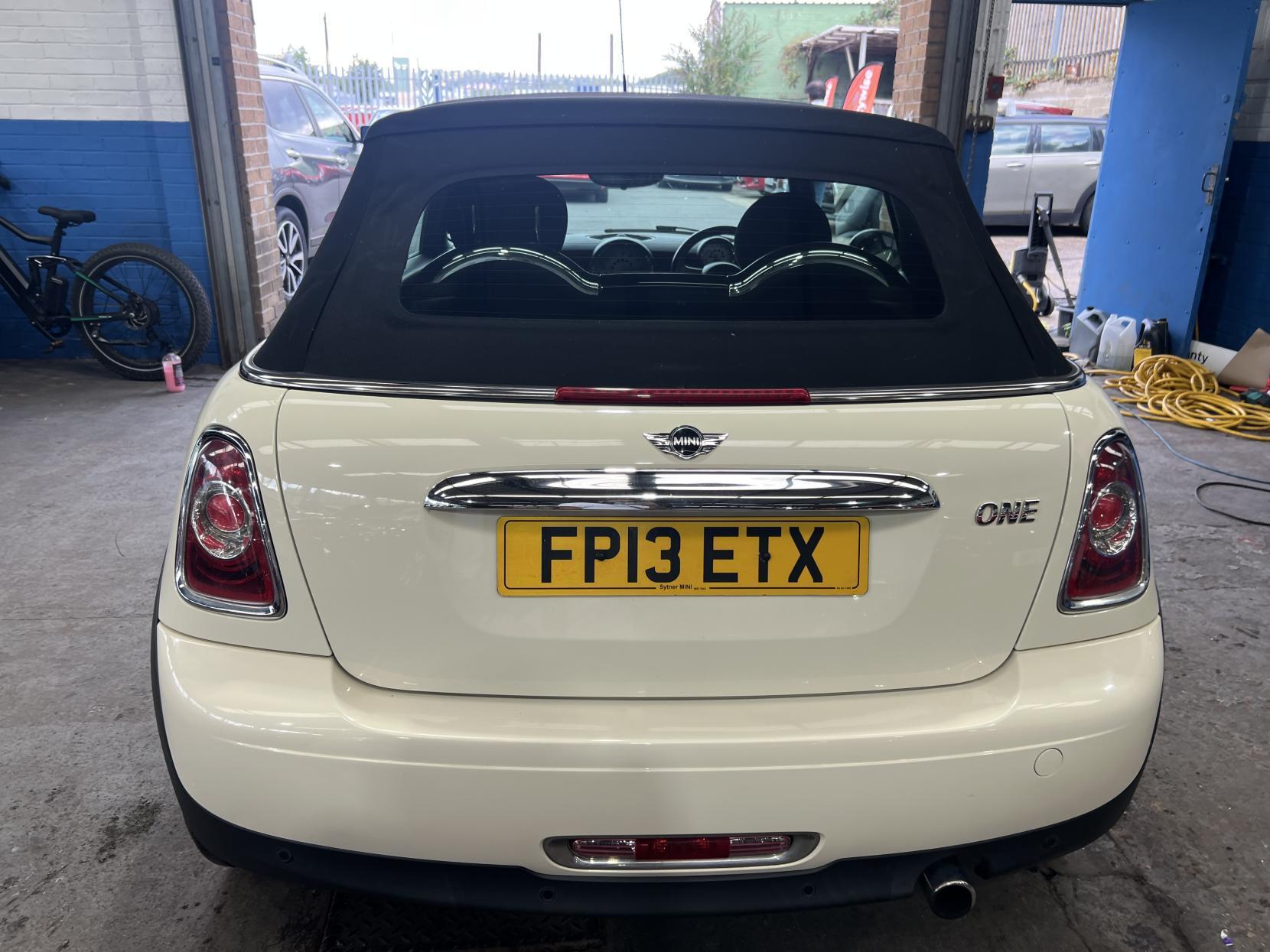 MINI Convertible - Image 6
