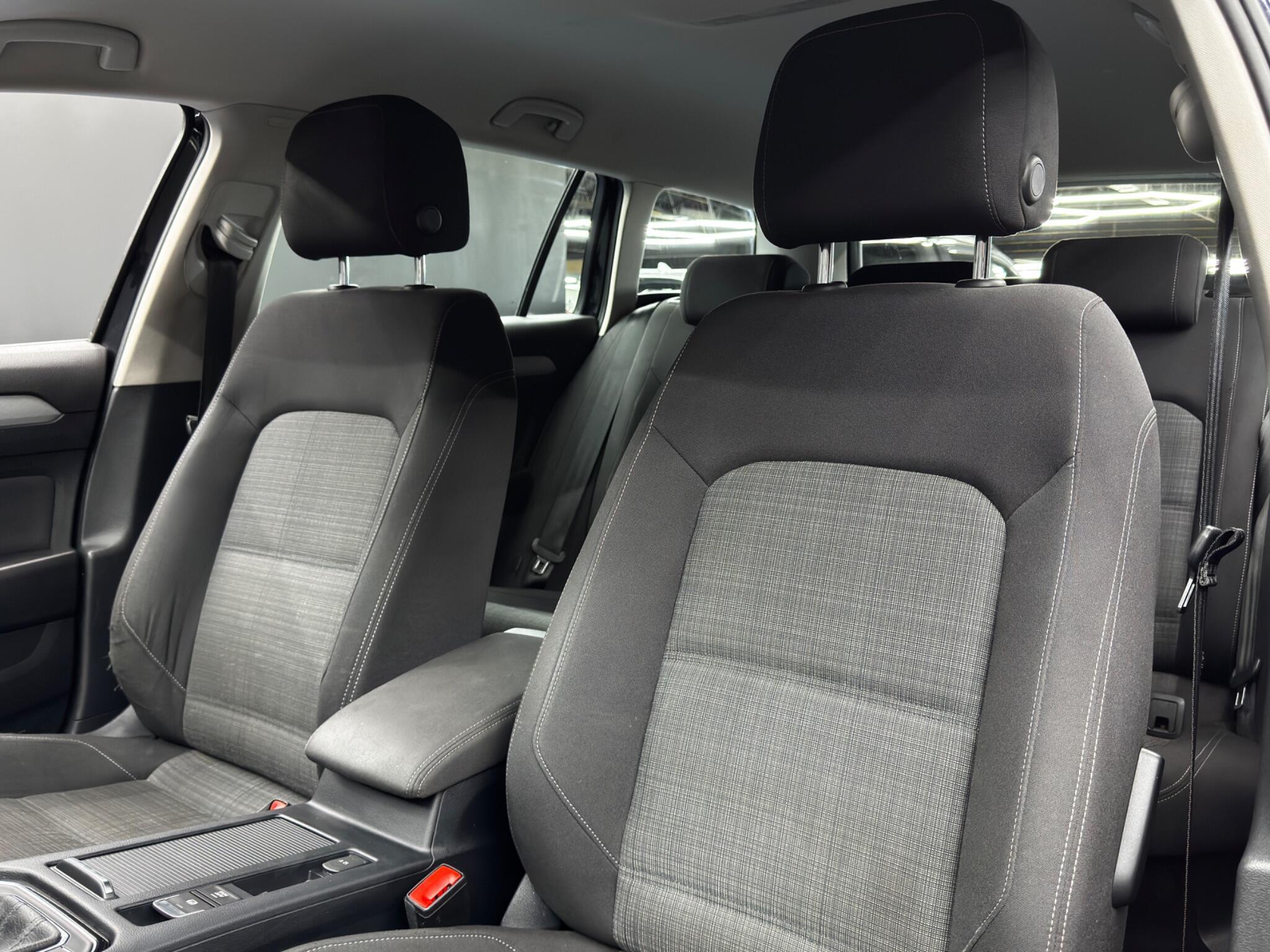 Volkswagen Passat - Image 13