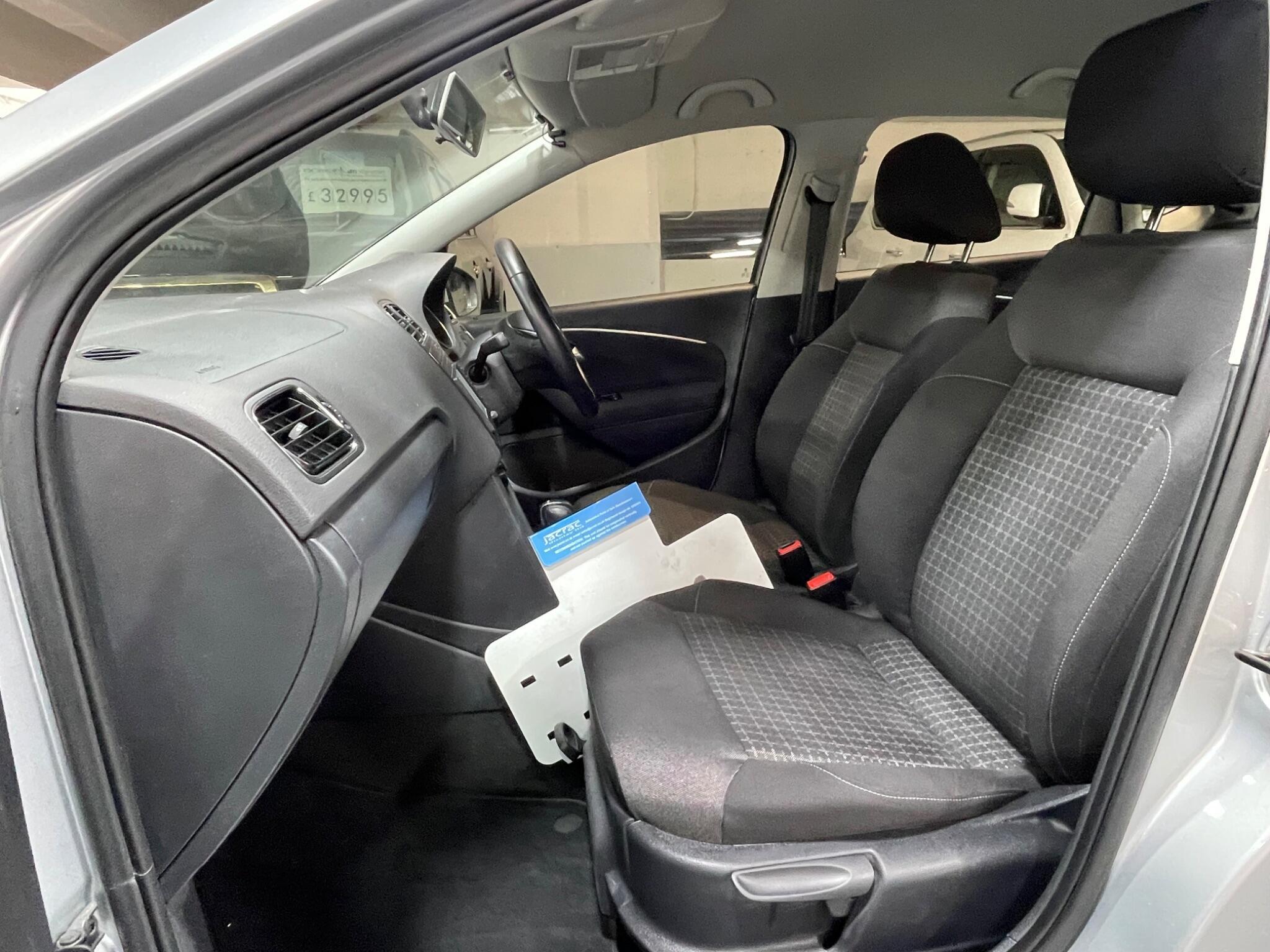 Volkswagen Polo - Image 9