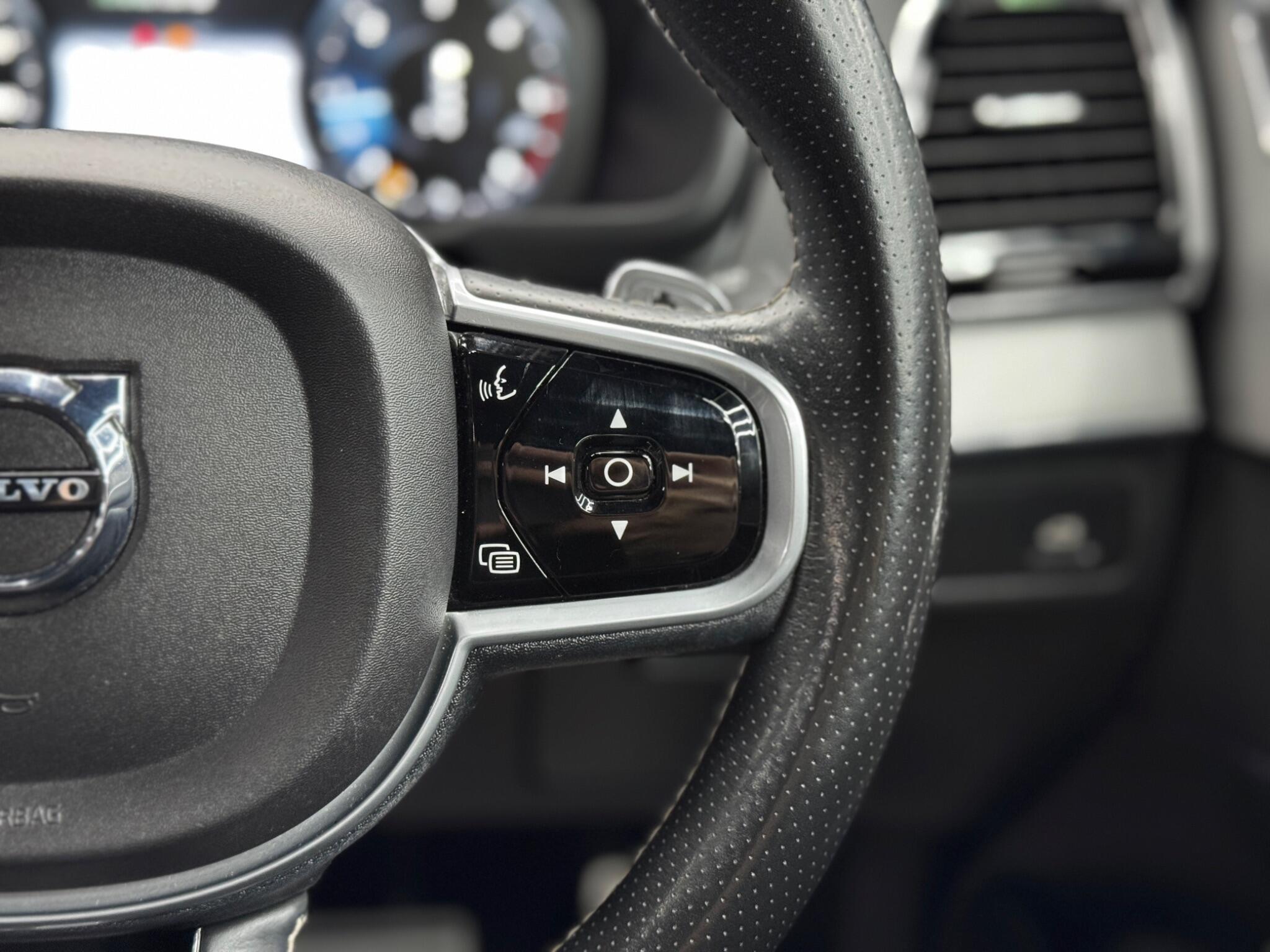 Volvo XC90 - Image 22