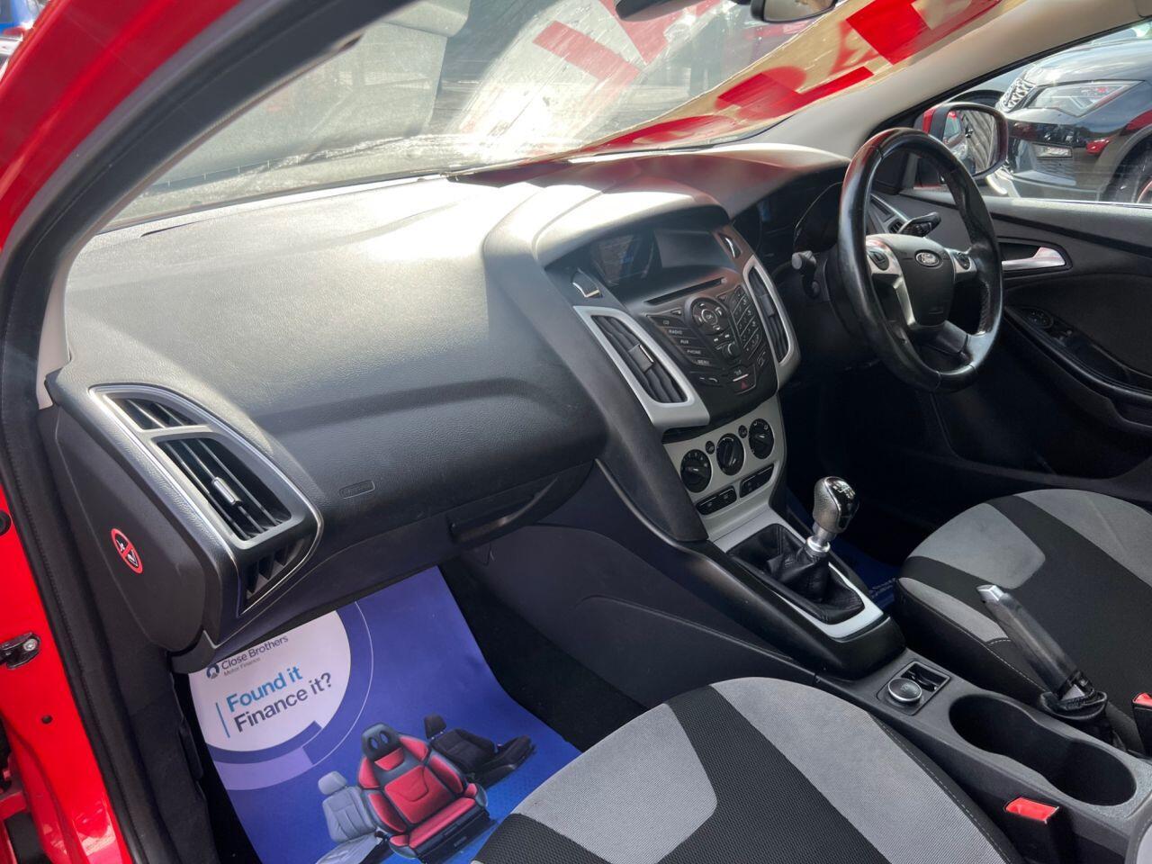 Ford Focus - Image 12