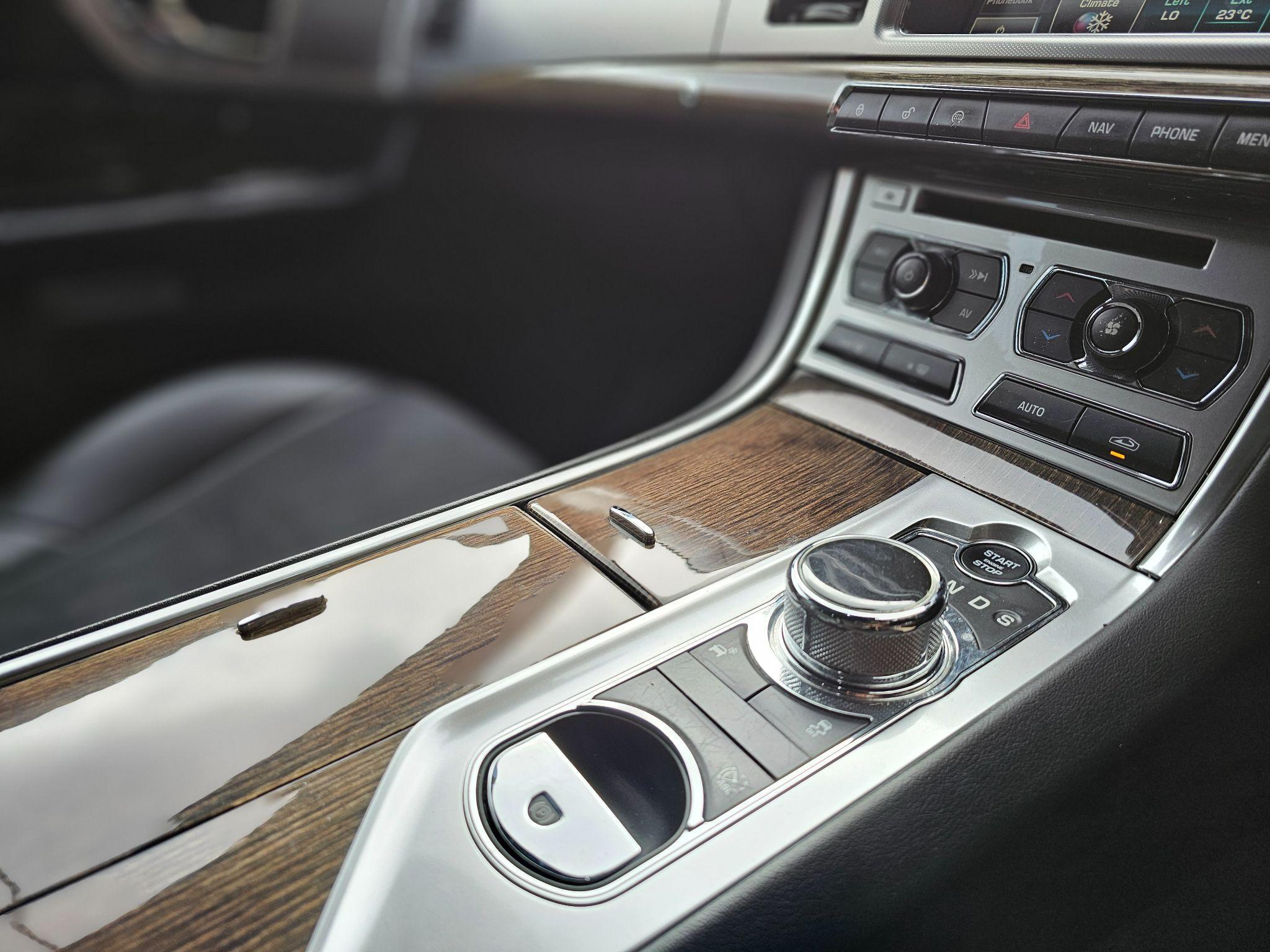 Jaguar XF - Image 19