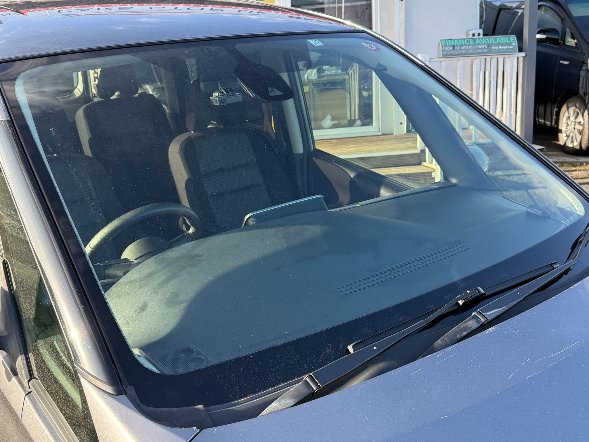 Nissan Serena - Image 14
