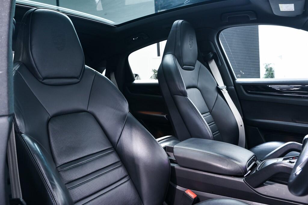 Porsche Cayenne - Image 15