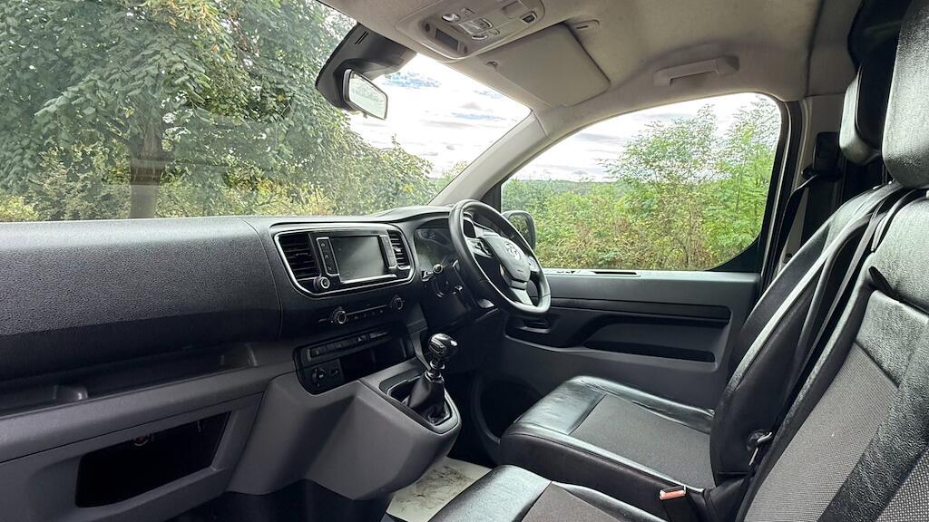 Vauxhall Vivaro - Image 17