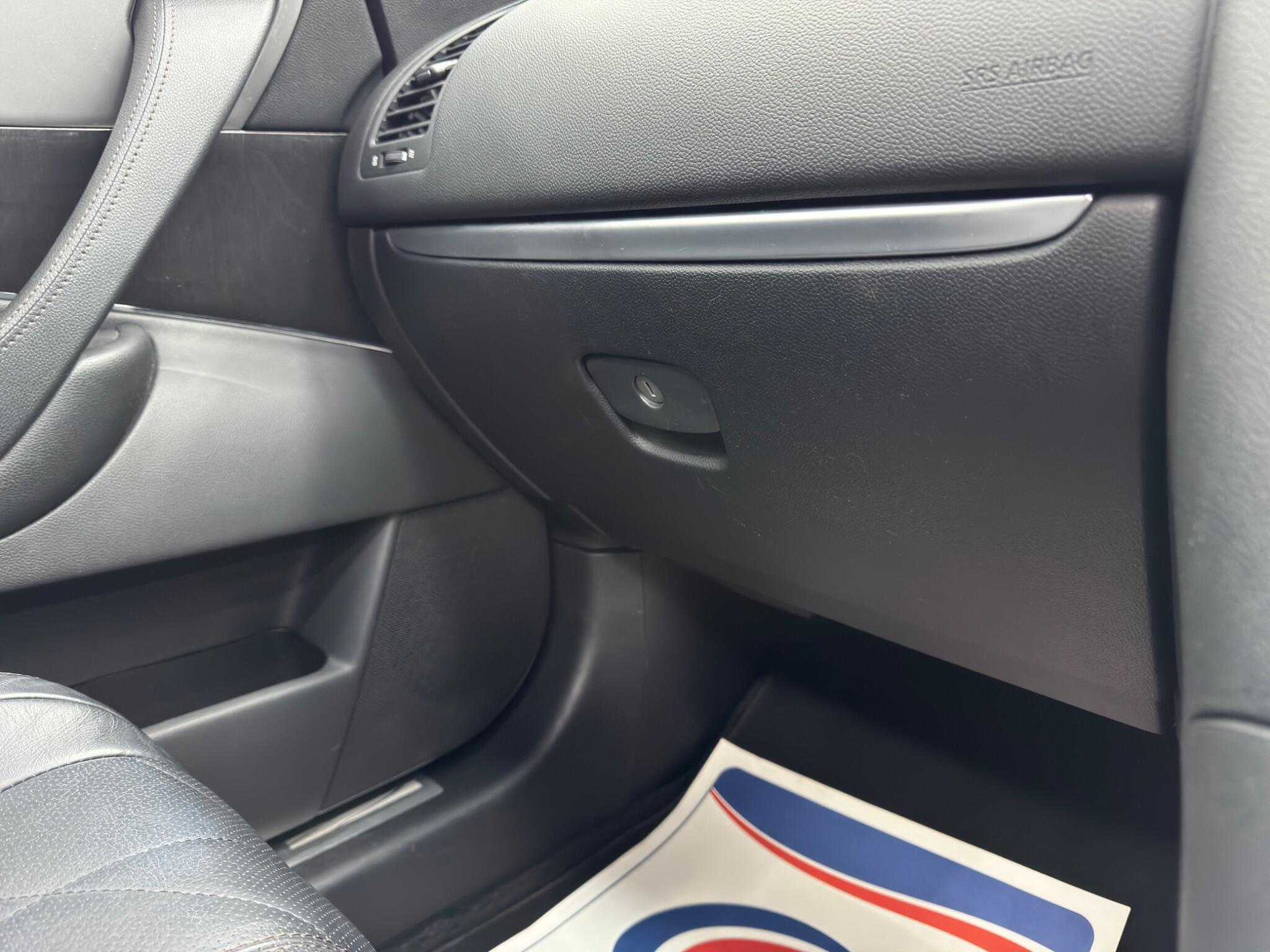 Infiniti QX70 - Image 35