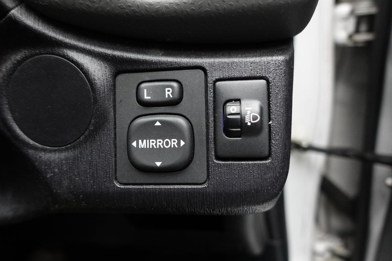 Toyota Yaris - Image 41
