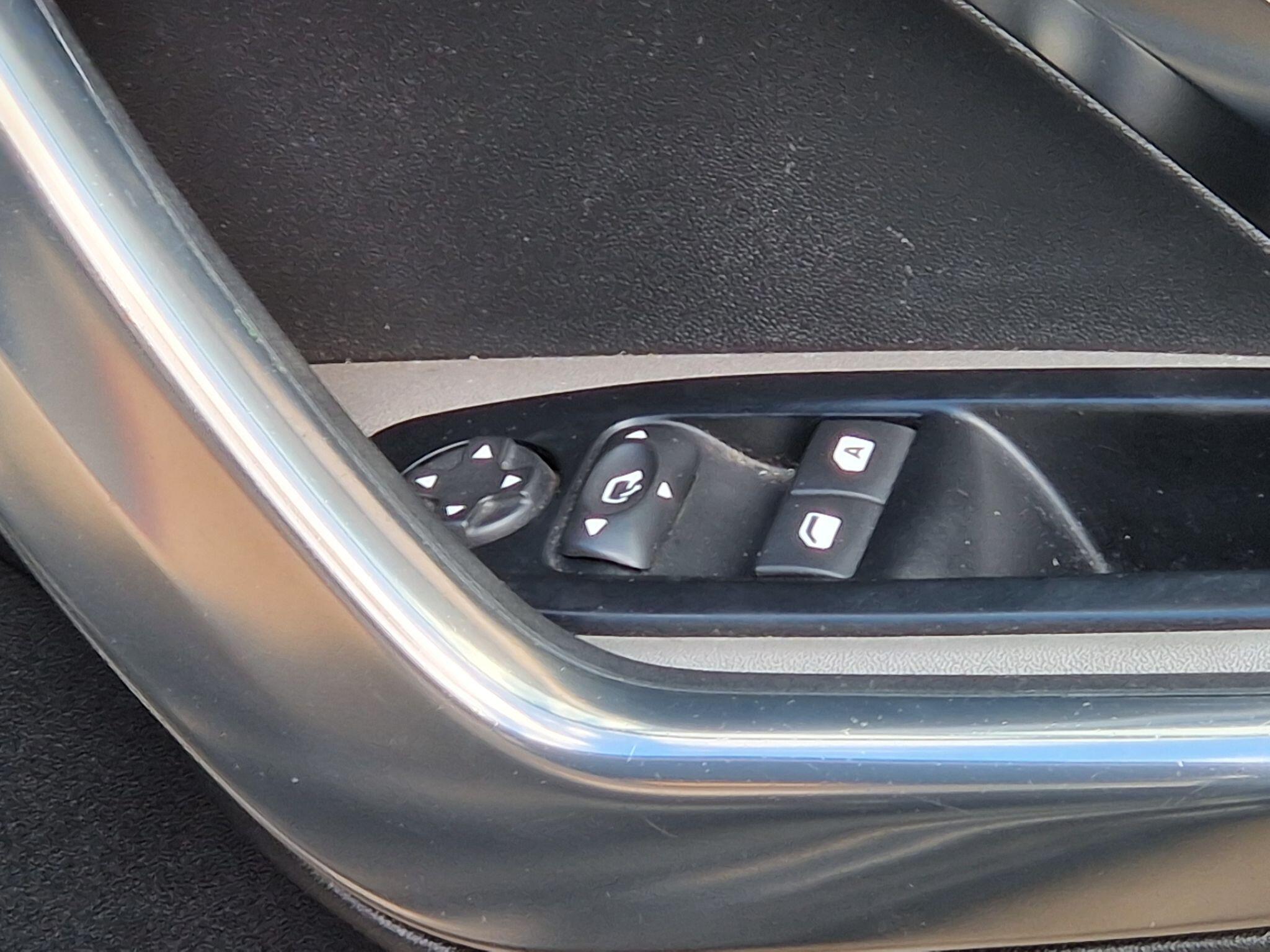 Peugeot 208 - Image 32