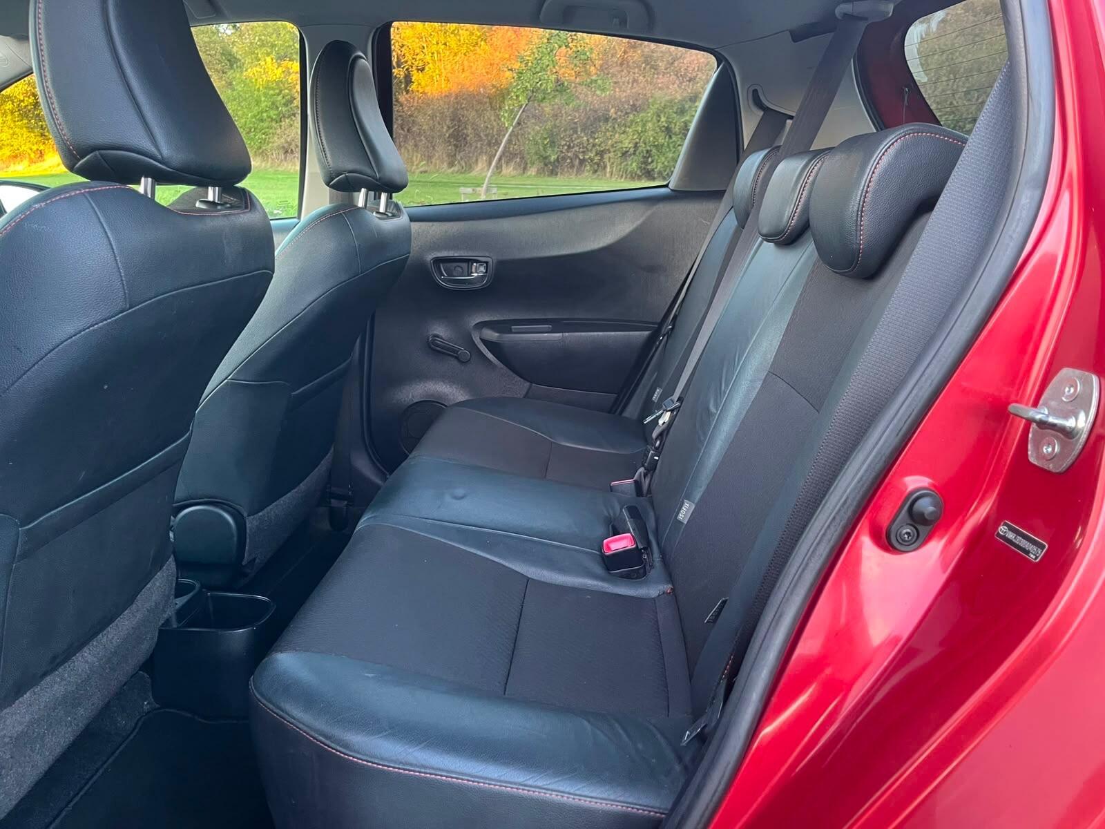 Toyota Yaris - Image 9