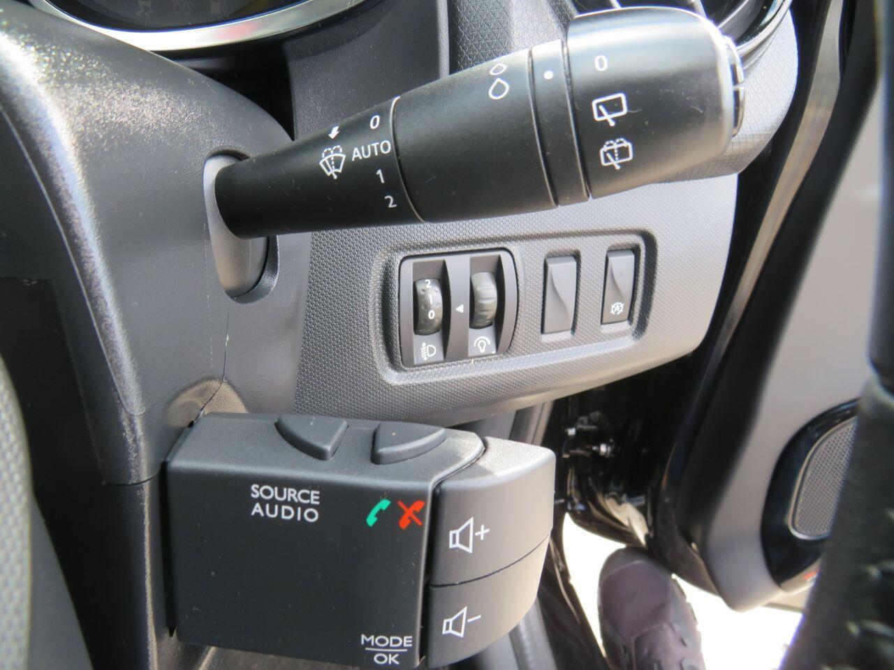 Renault Clio - Image 19