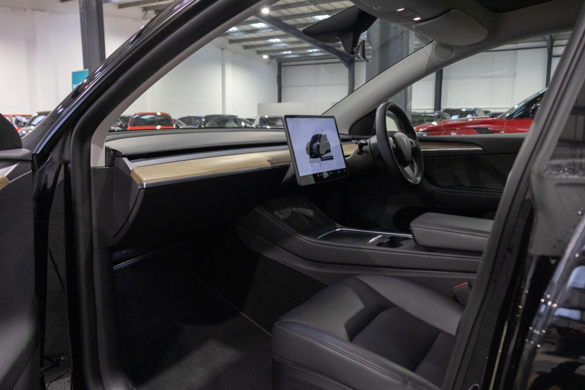Tesla Model Y - Image 12