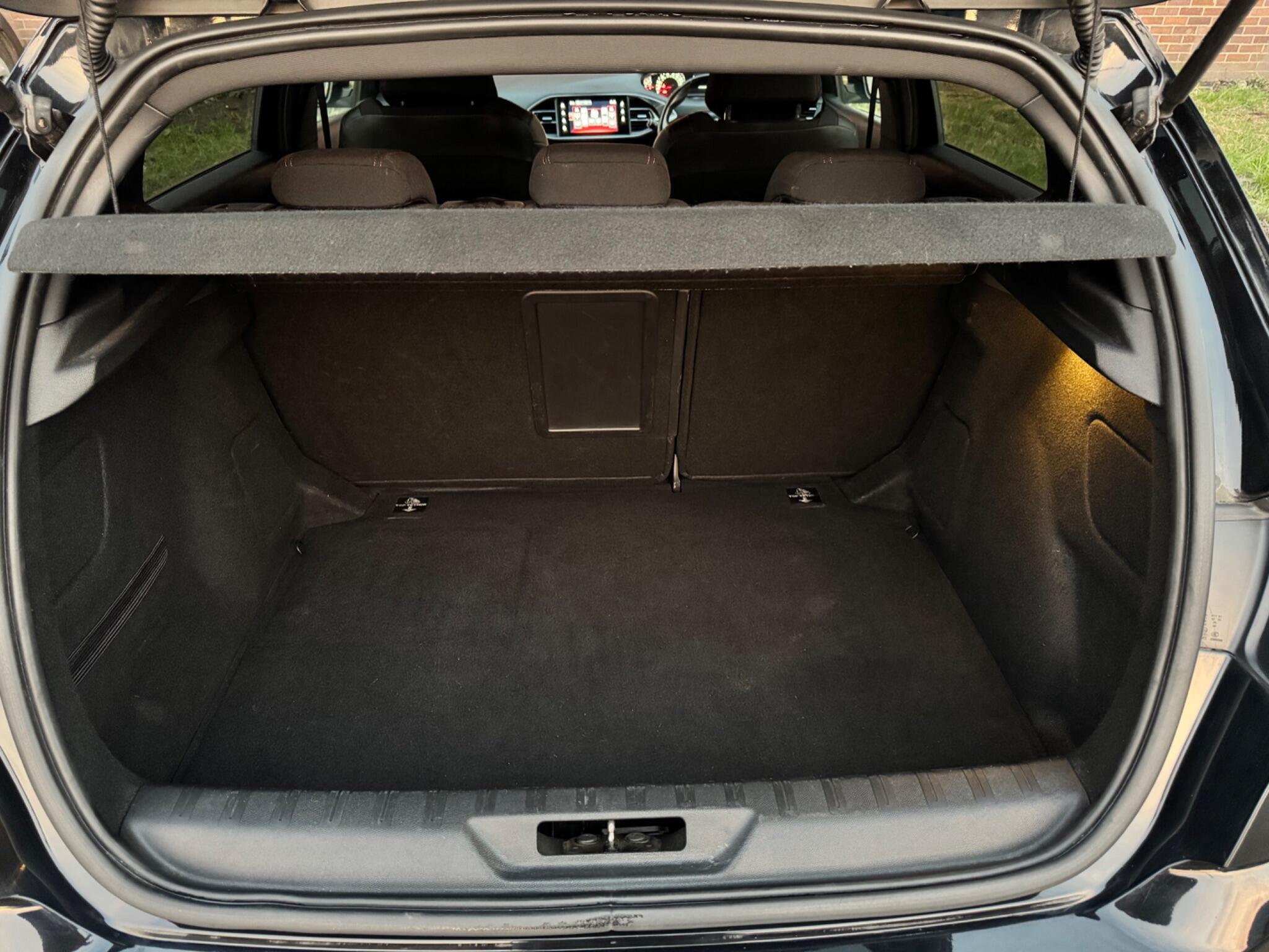 Peugeot 308 - Image 18