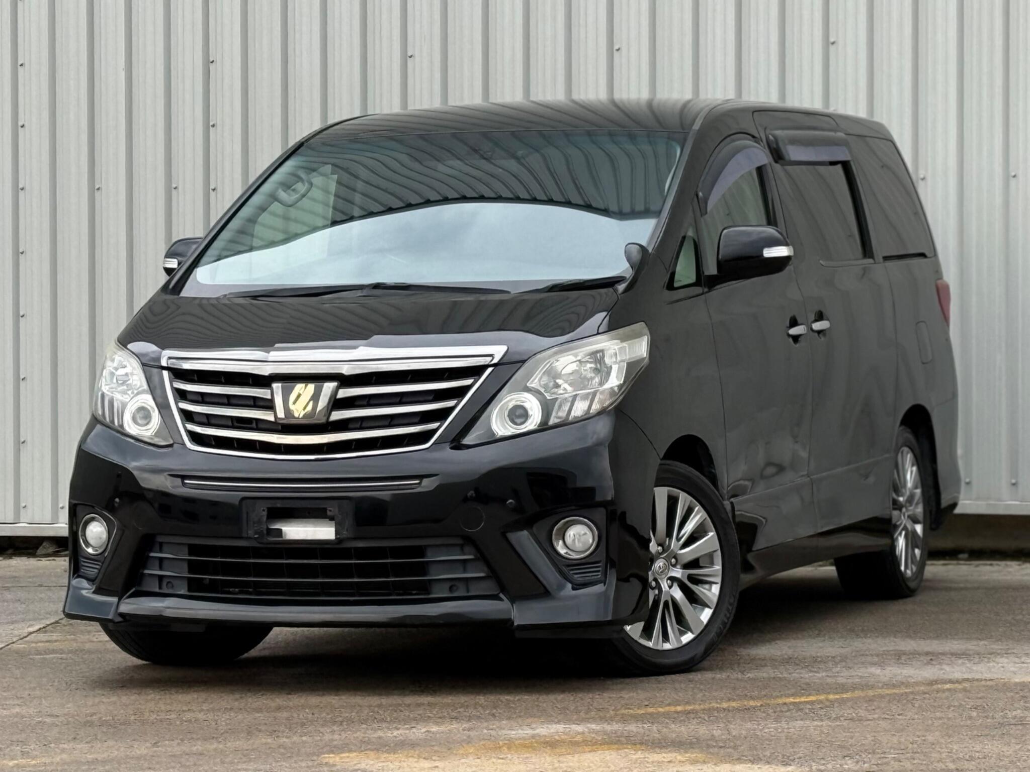 Toyota Alphard - Image 4