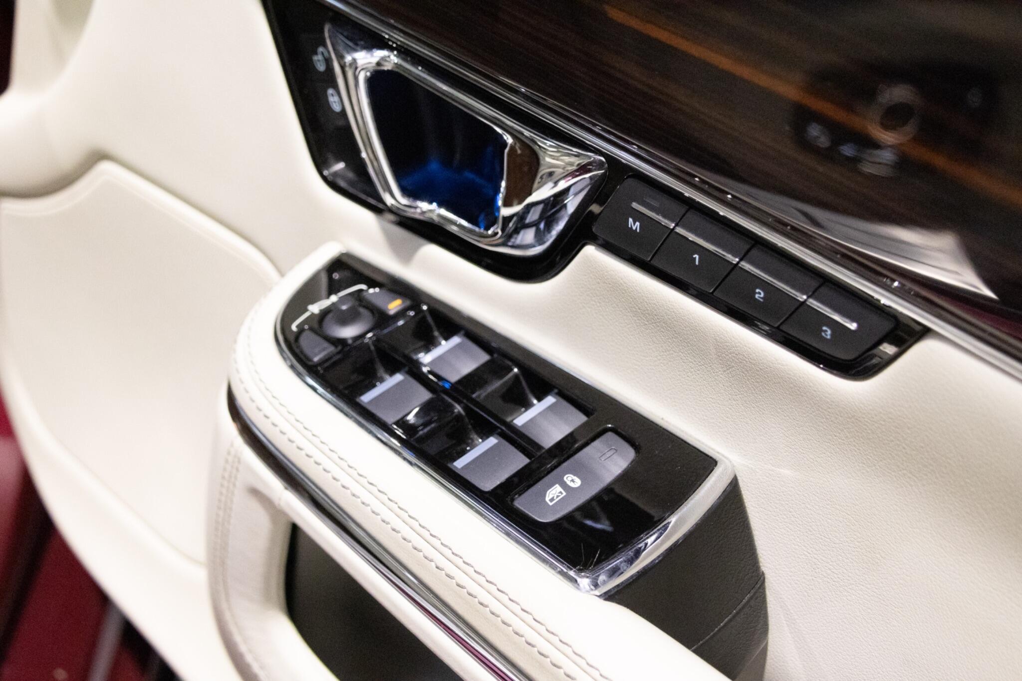 Jaguar XJ - Image 21