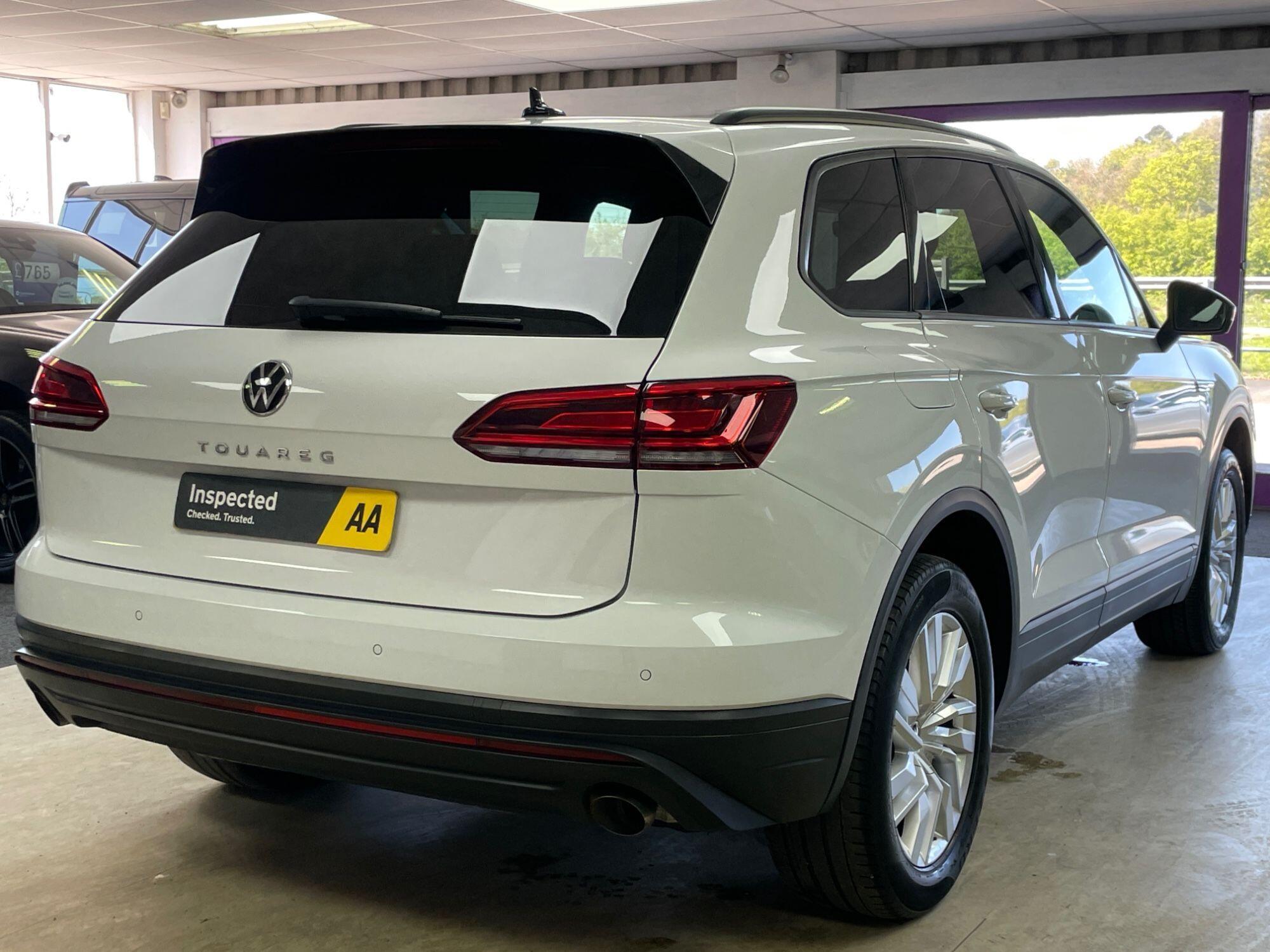Volkswagen Touareg - Image 11