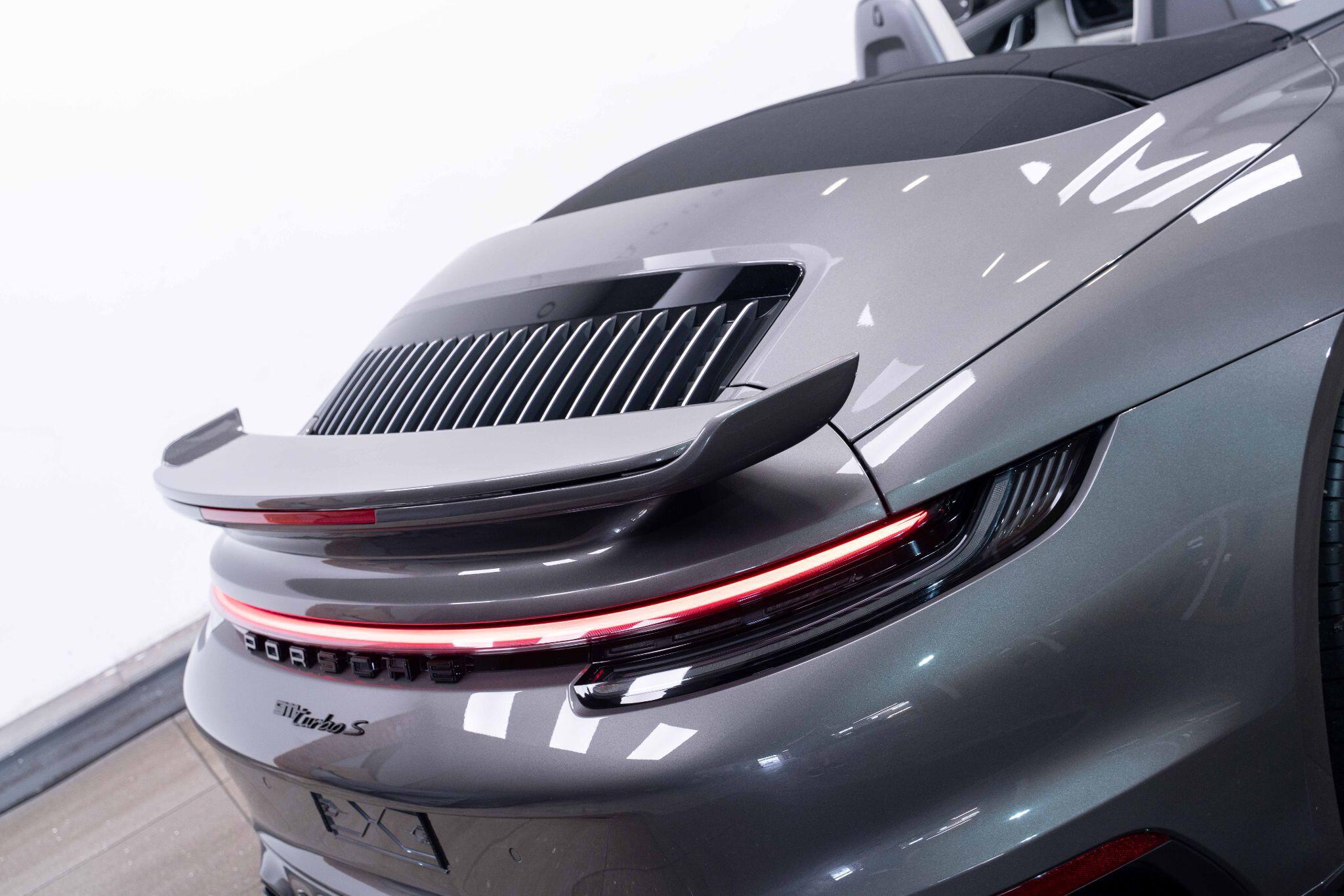 Porsche 911 - Image 13