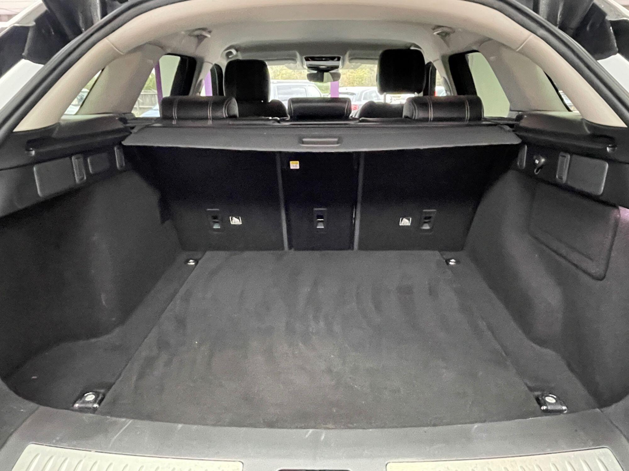 Land Rover Range Rover Velar - Image 17