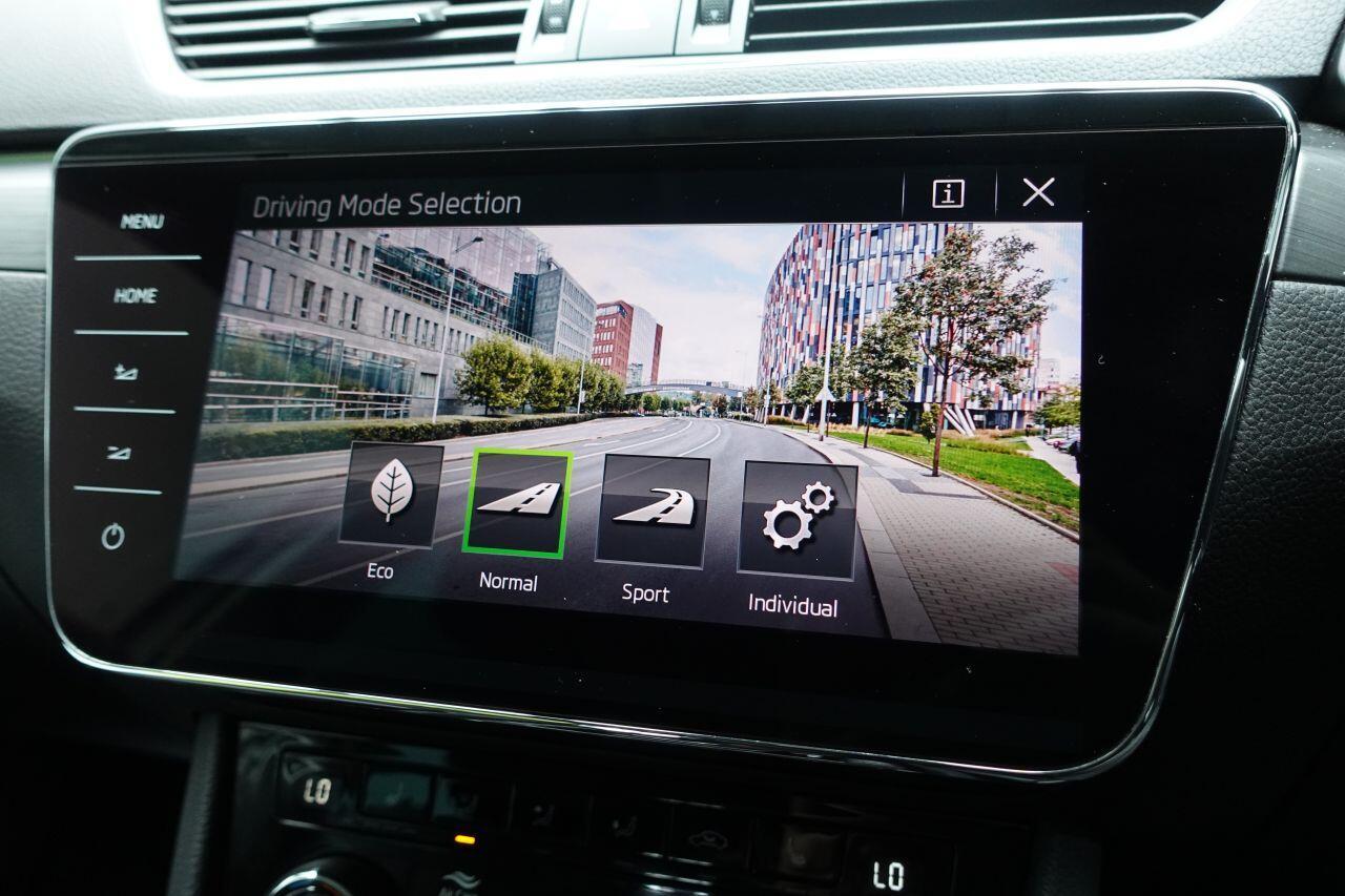 Skoda Superb - Image 32