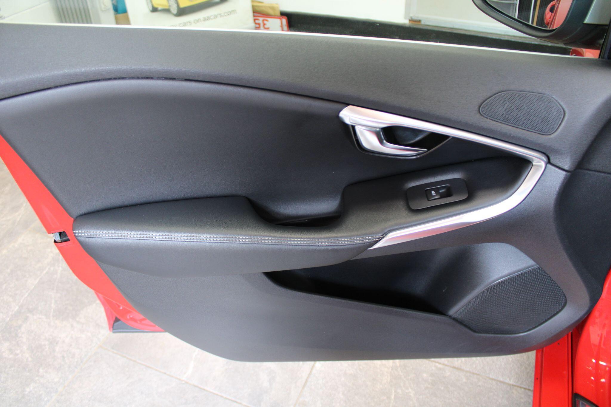 Volvo V40 - Image 37