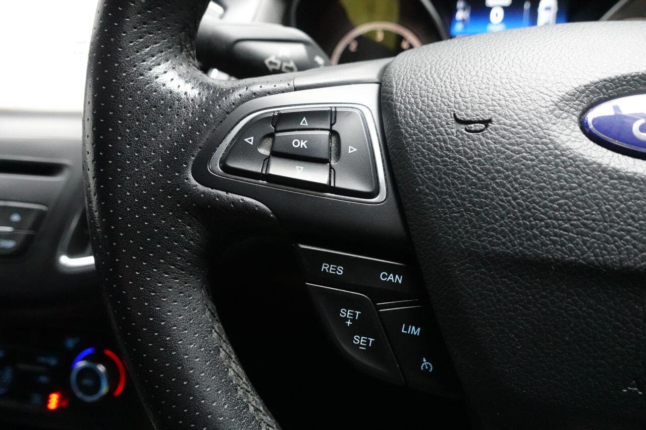 Ford Focus - Image 41