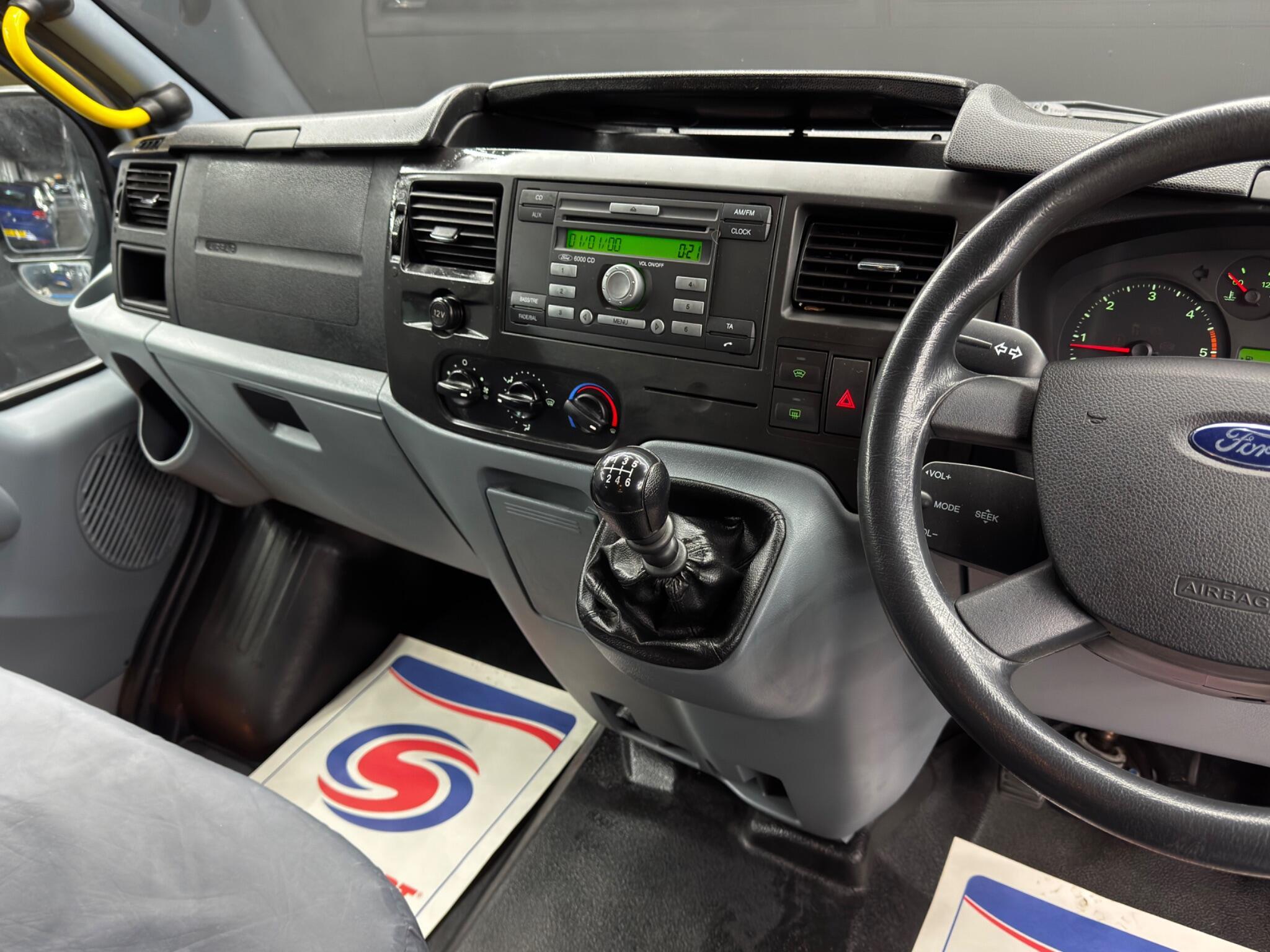 Ford Transit - Image 25