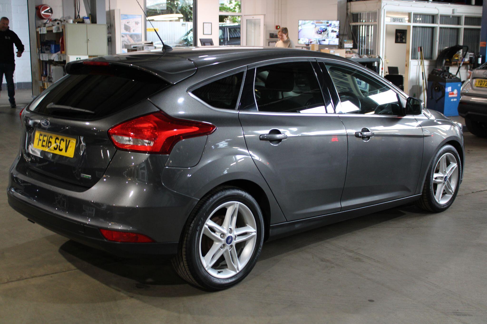 Ford Focus - Image 9