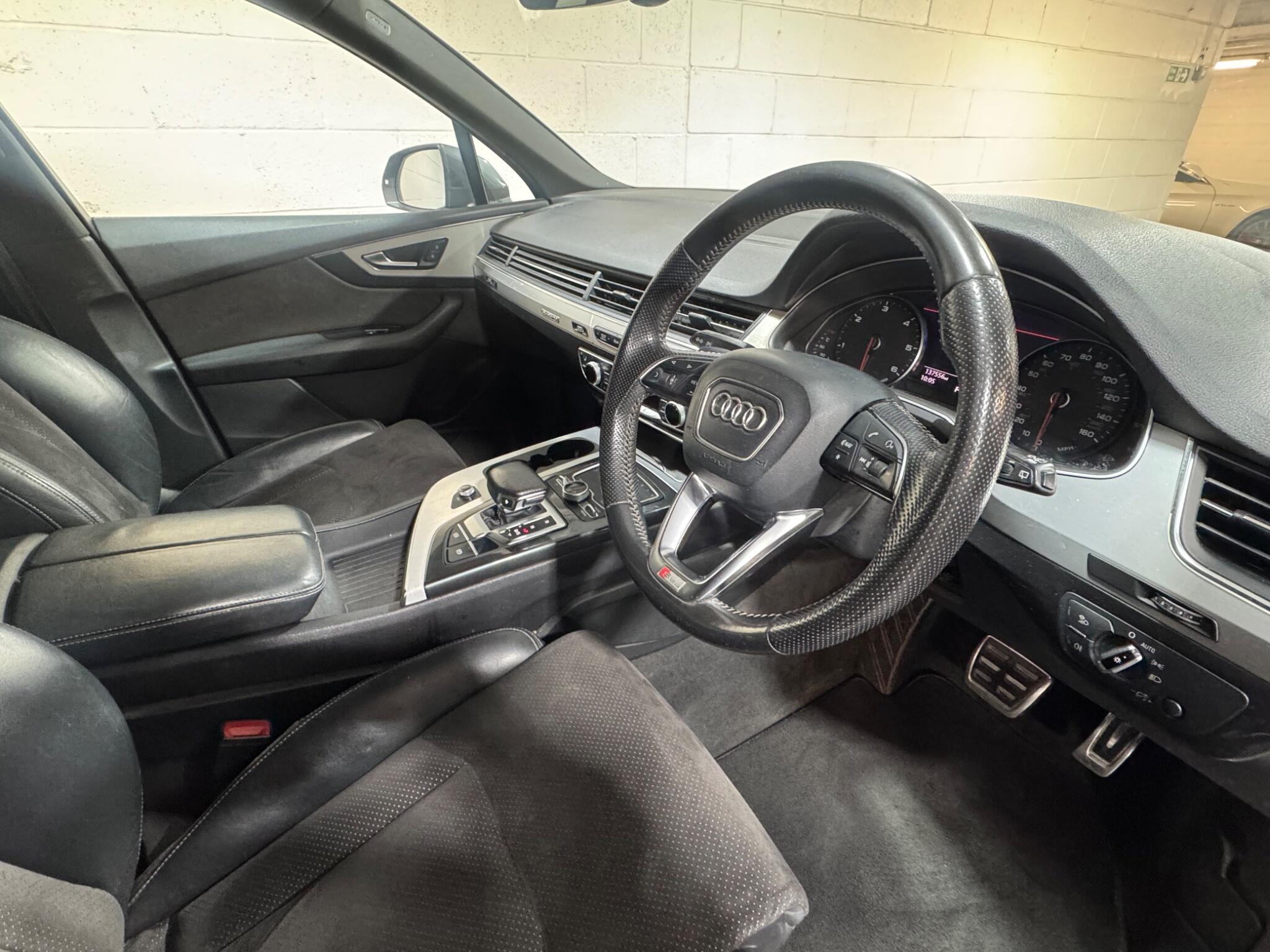 Audi Q7 - Image 9