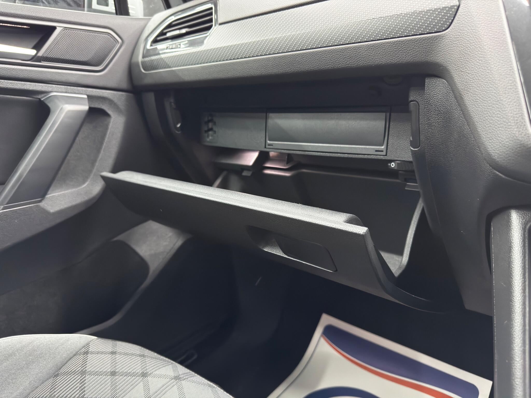 Volkswagen Tiguan - Image 39
