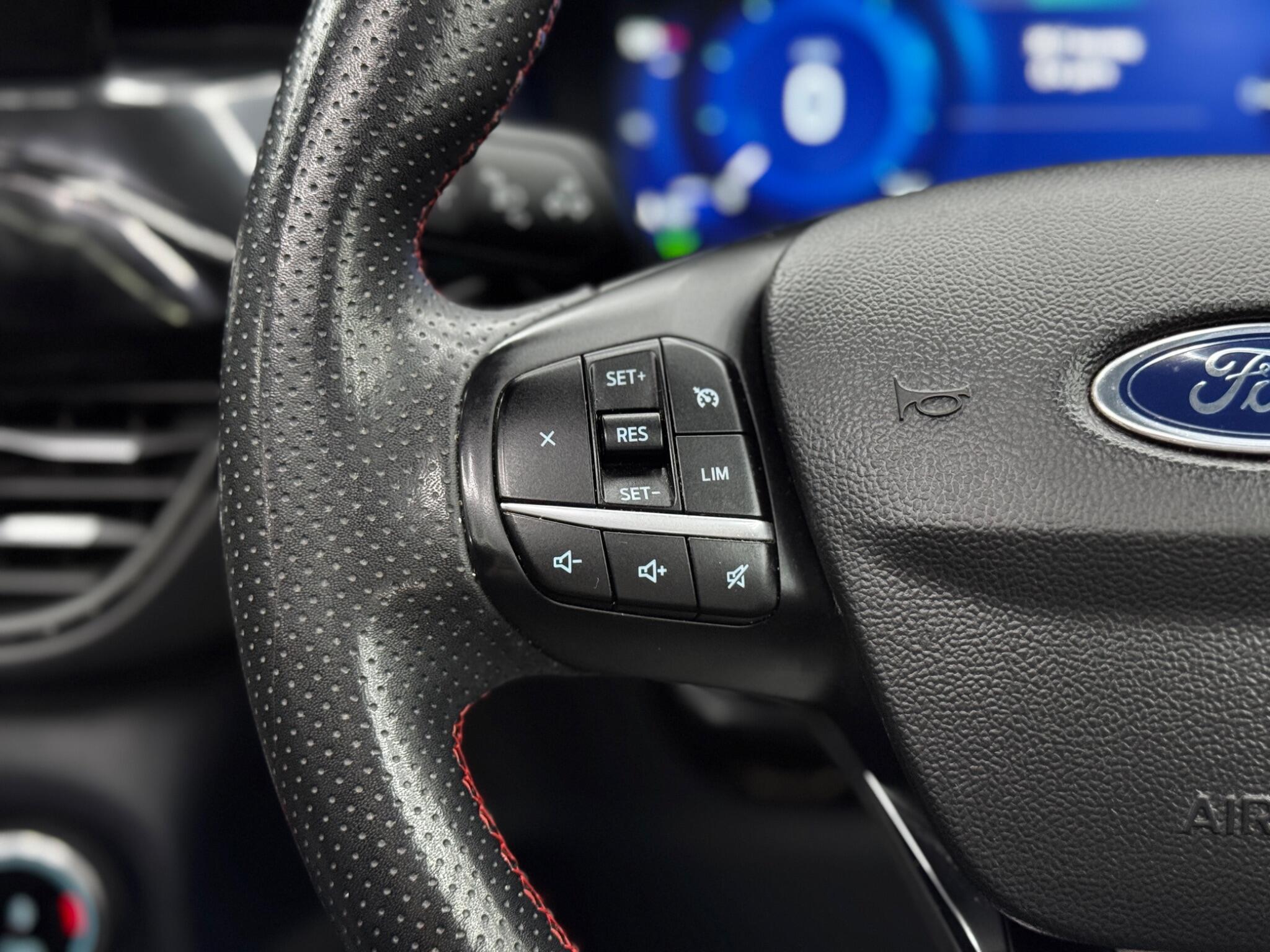 Ford Kuga - Image 19
