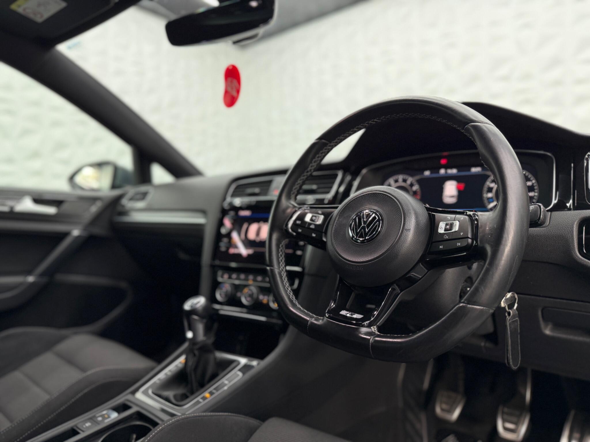 Volkswagen Golf - Image 20