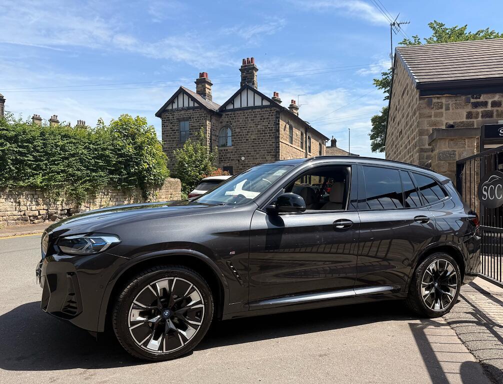 BMW iX3 - Image 8