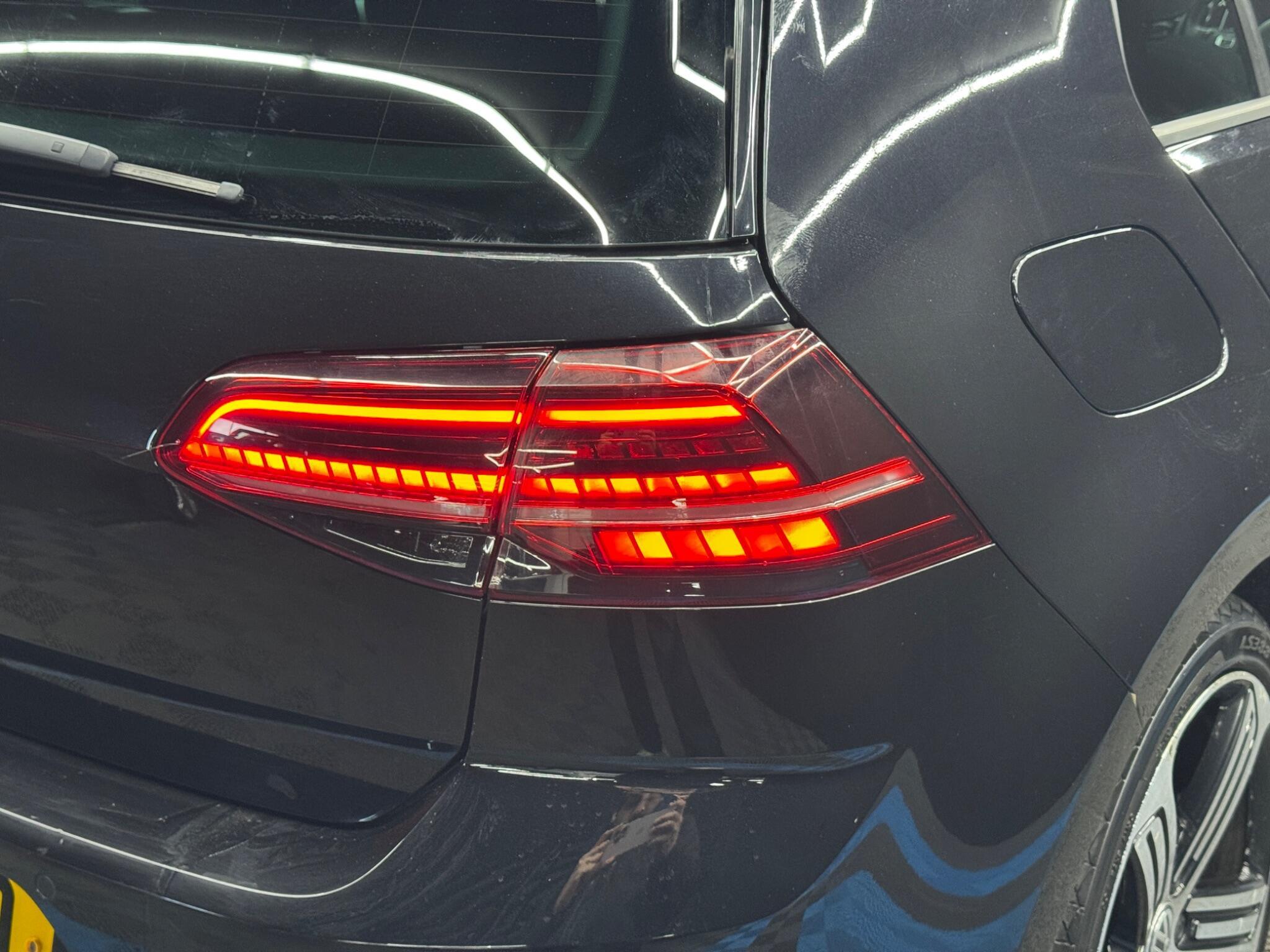 Volkswagen Golf - Image 48